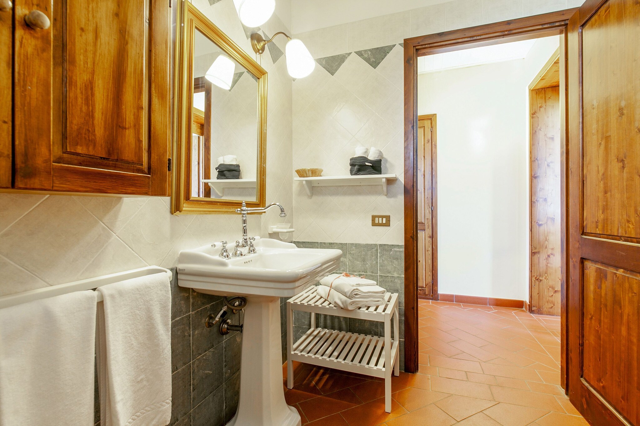 Rustic Elegance in the Hills