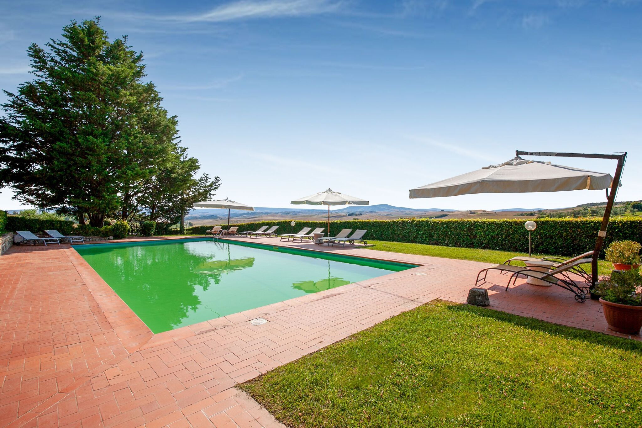 Elegant vakantiehuis met zwembad en bubbelbad