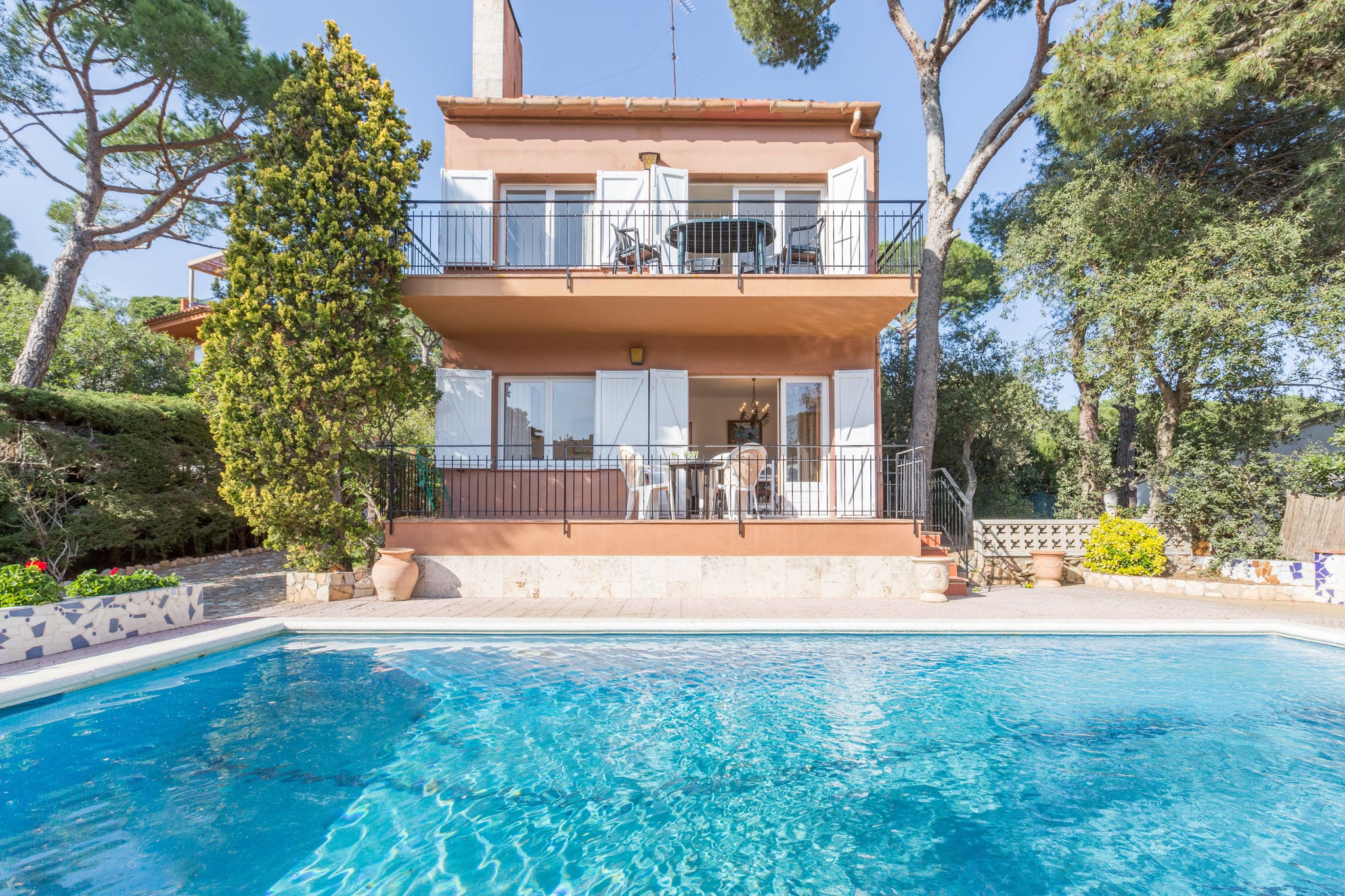 Eenvoudig ingericht appartement met gedeeld zwembad in Calella de Palafrugell