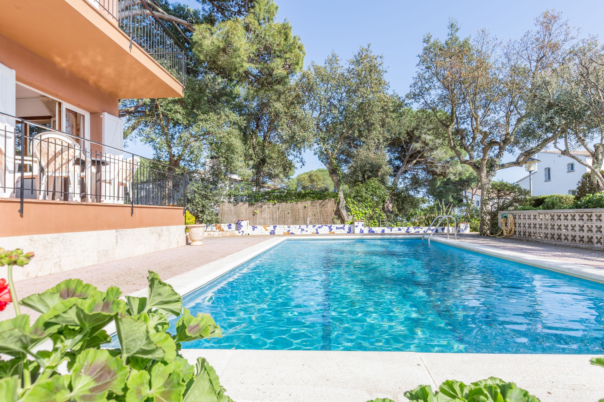 Eenvoudig ingericht appartement met gedeeld zwembad in Calella de Palafrugell