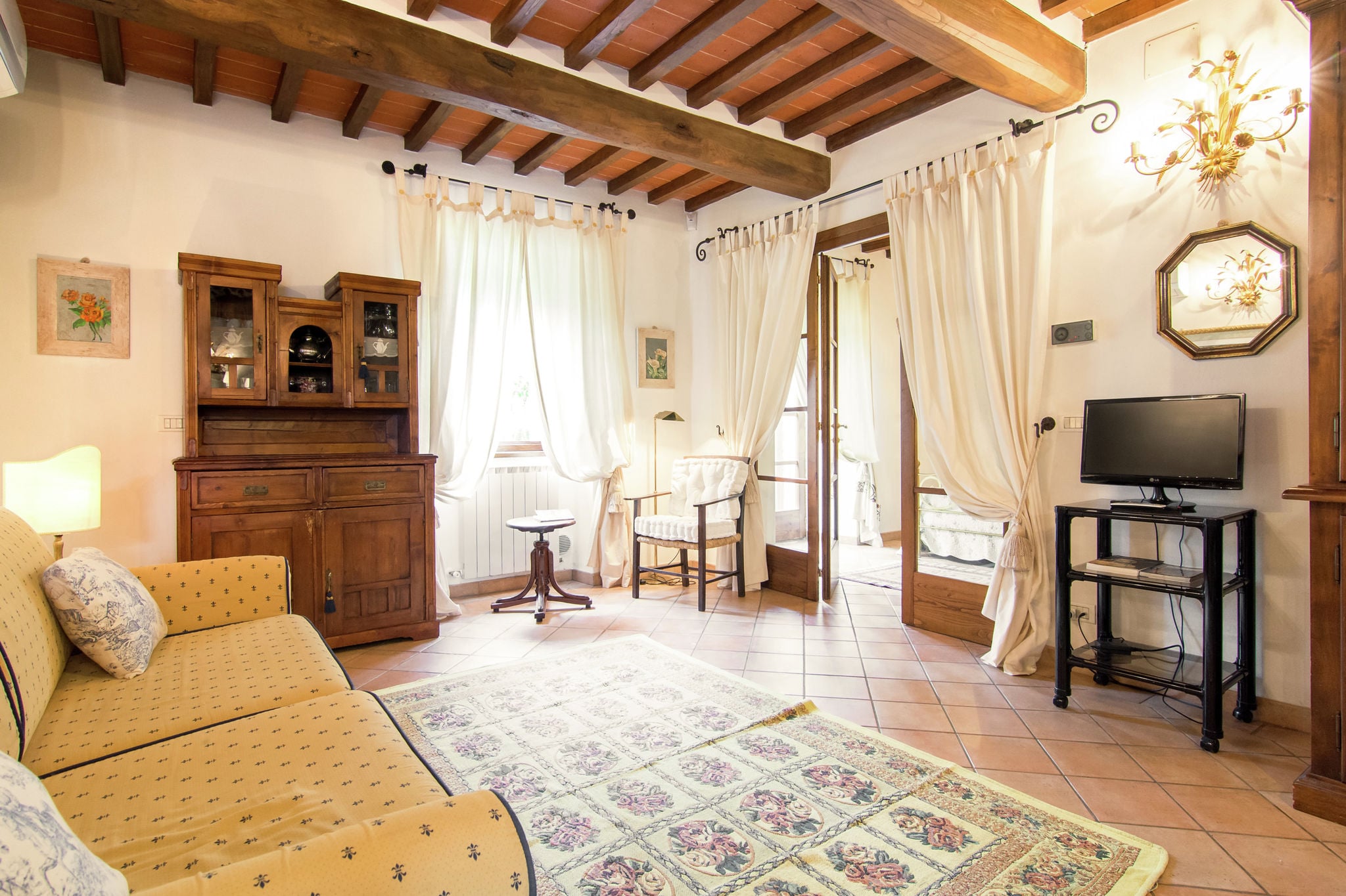 Luxe, sfeervol appartement met zwembad bij Cortona in veelzijdig Toscane