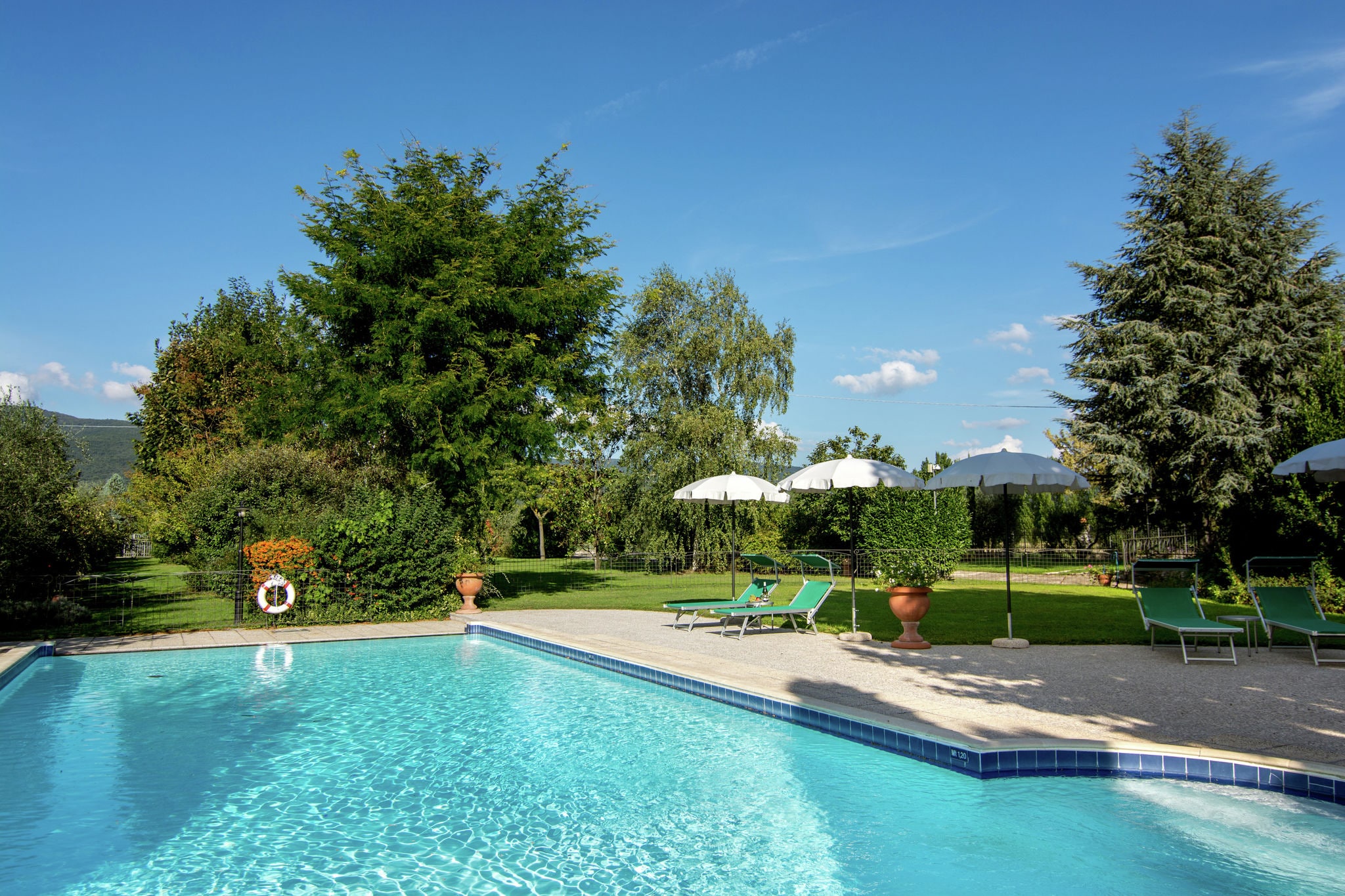 Luxurious, cozy apartment with pool near Cortona in Tuscany versatile