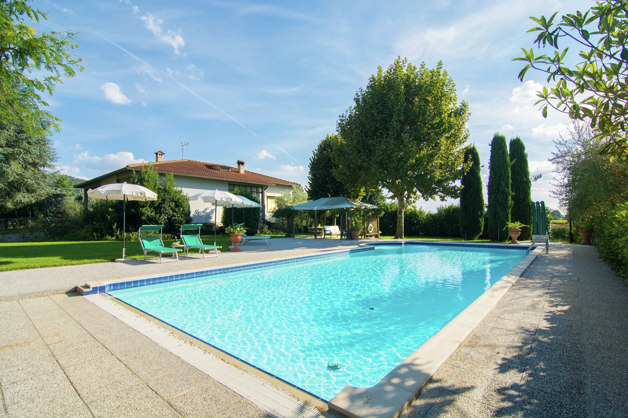 Luxe vakantiehuis dicht bij Cortona met omheind zwembad