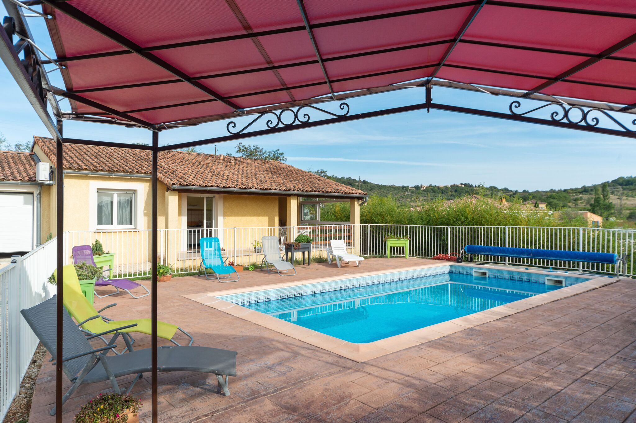 Maison de vacances confortable avec piscine à Vagnas