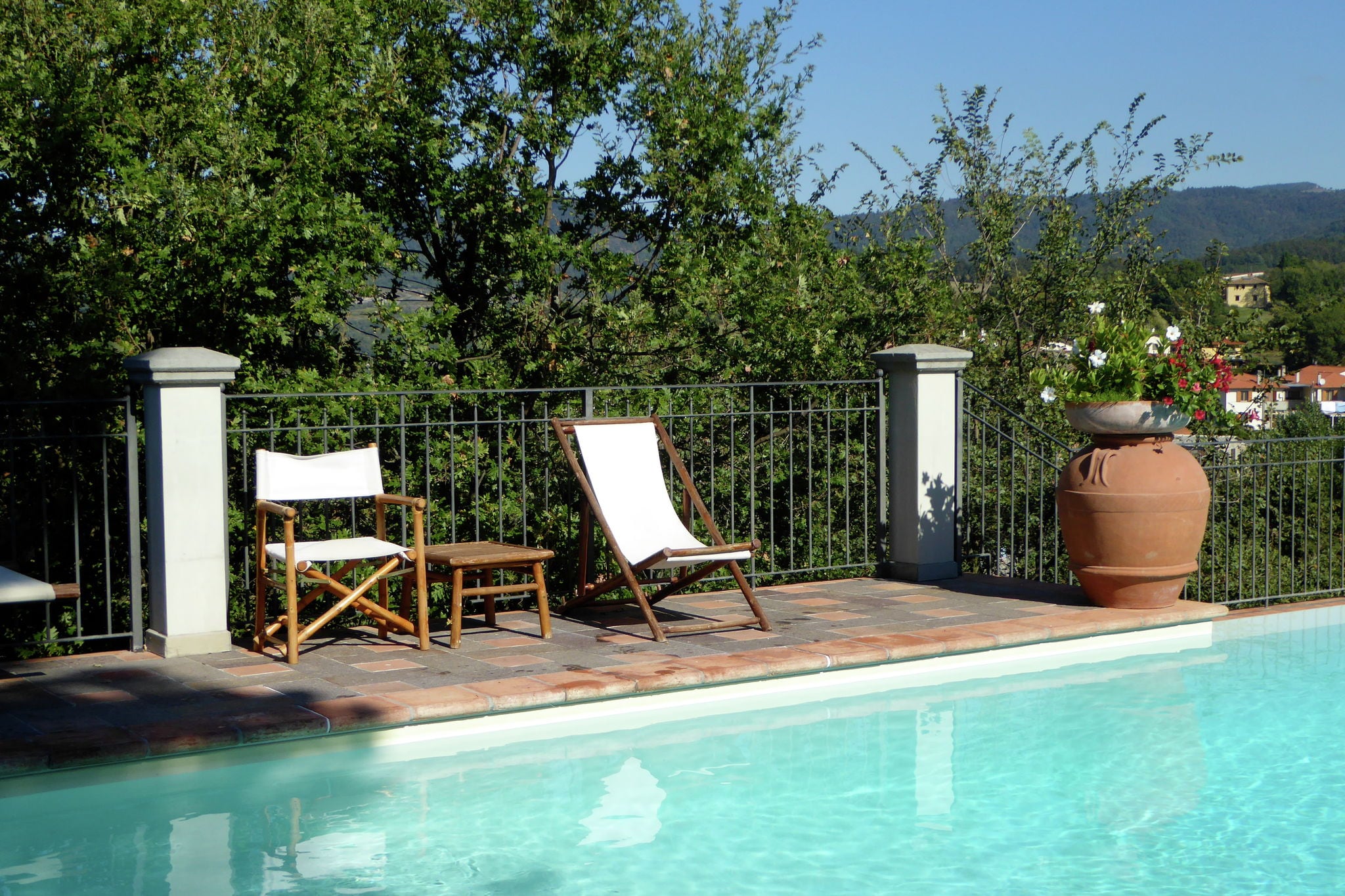 Attraktives Ferienhaus in Montecarelli mit Pool