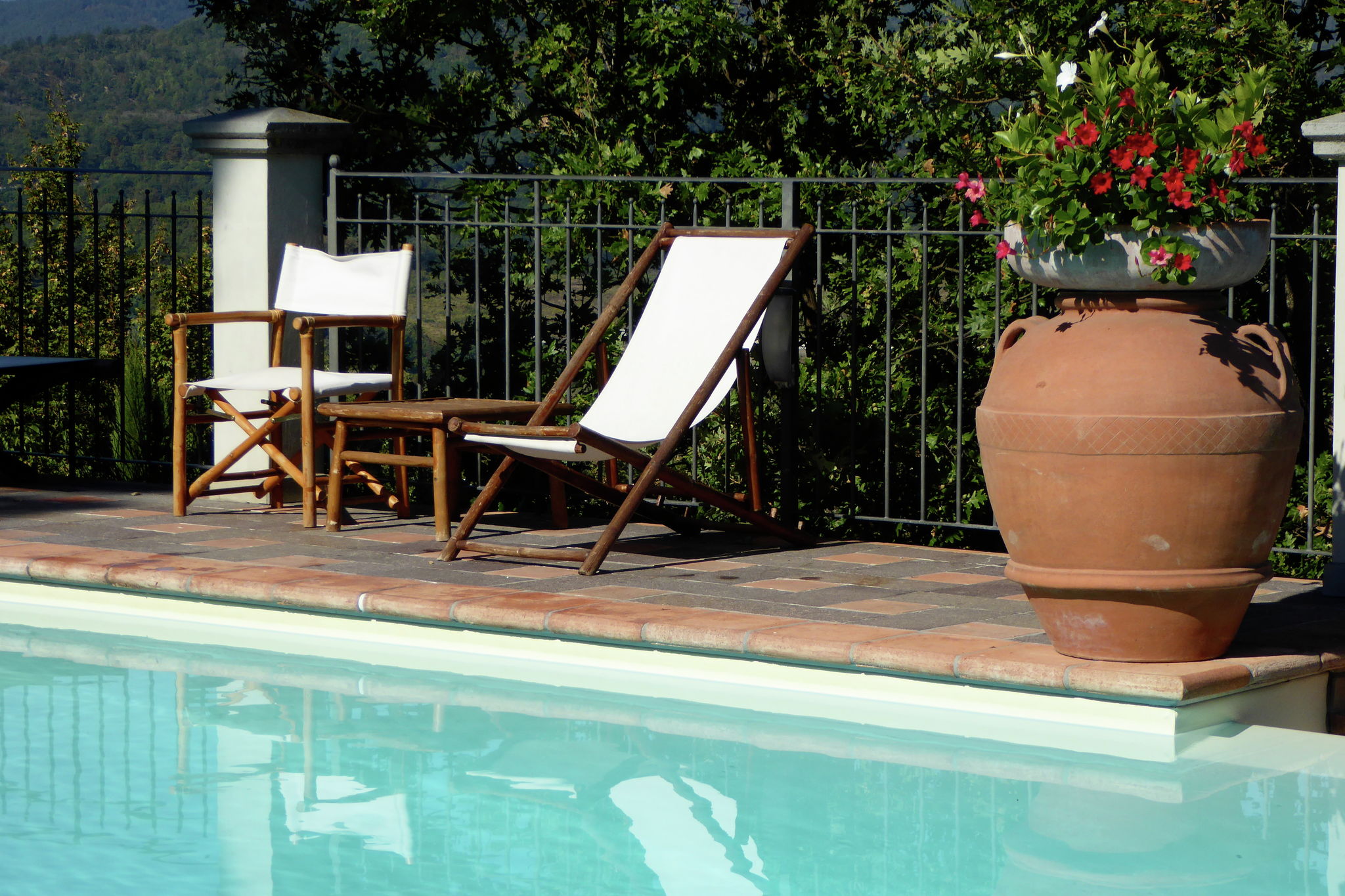 Charmantes Ferienhaus in Montecarelli mit Pool
