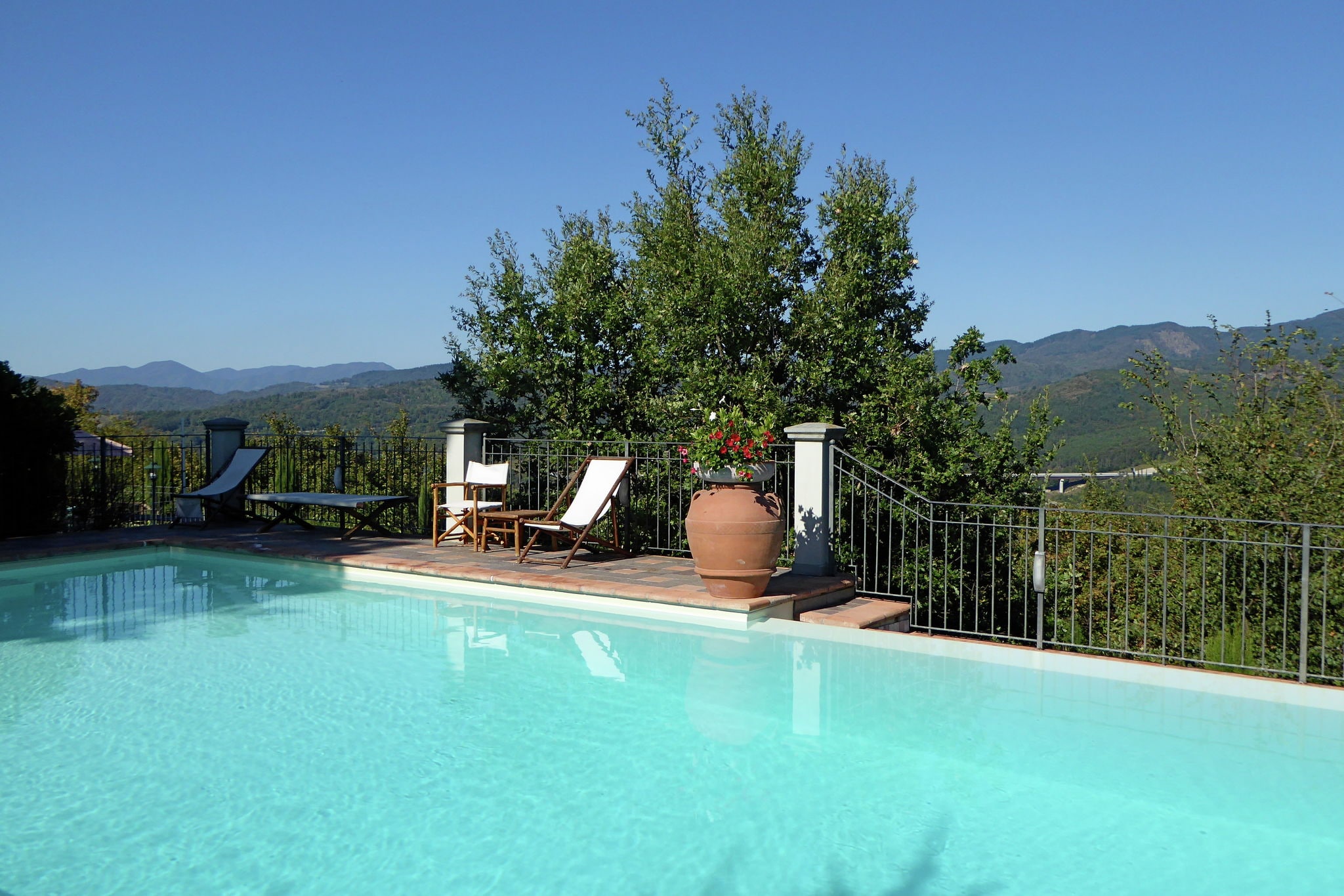 Attraktive Ferienwohnung in Montecarelli mit Pool