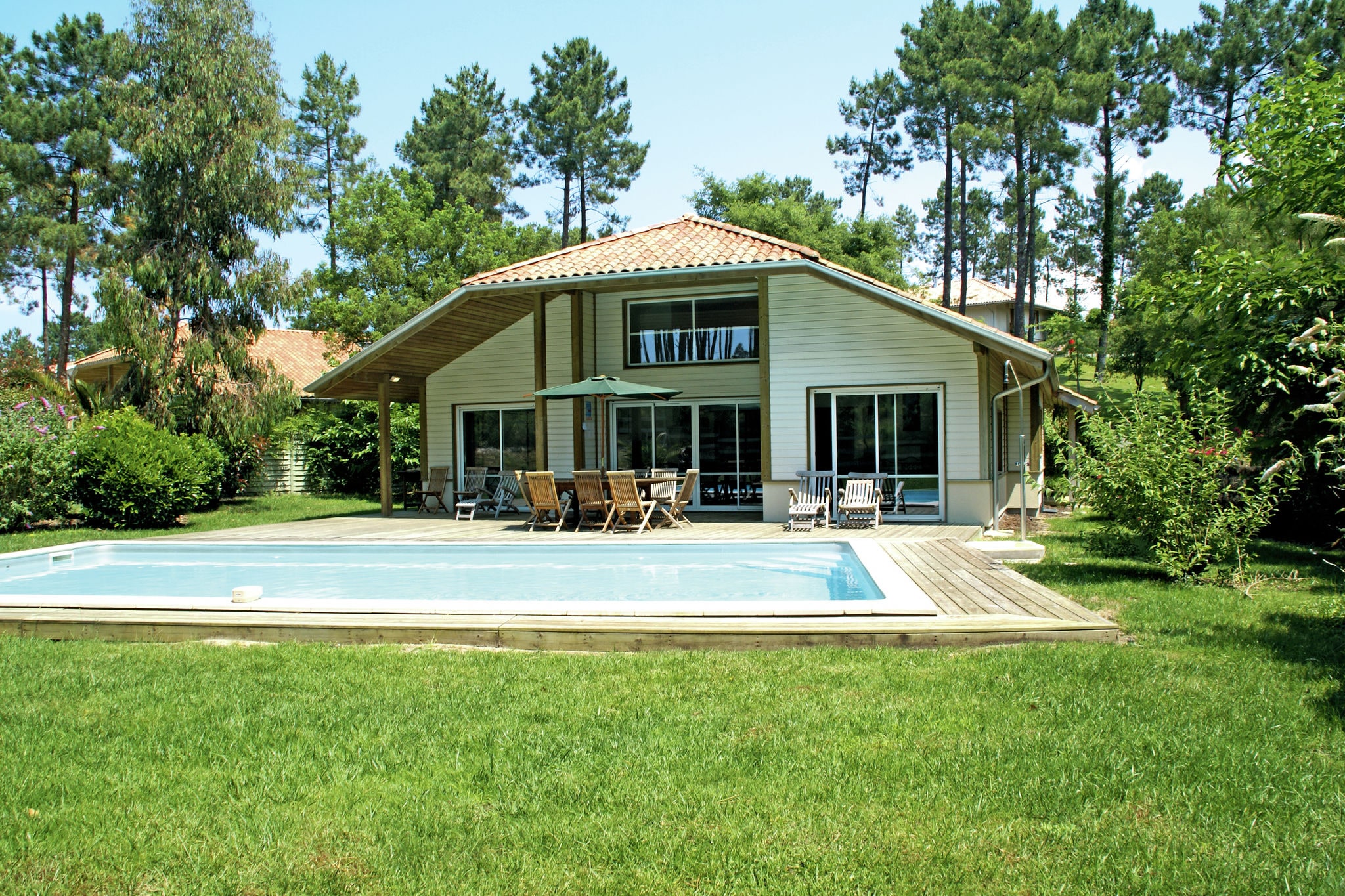 Nice villa with a private swimming pool, 900m from the beach
