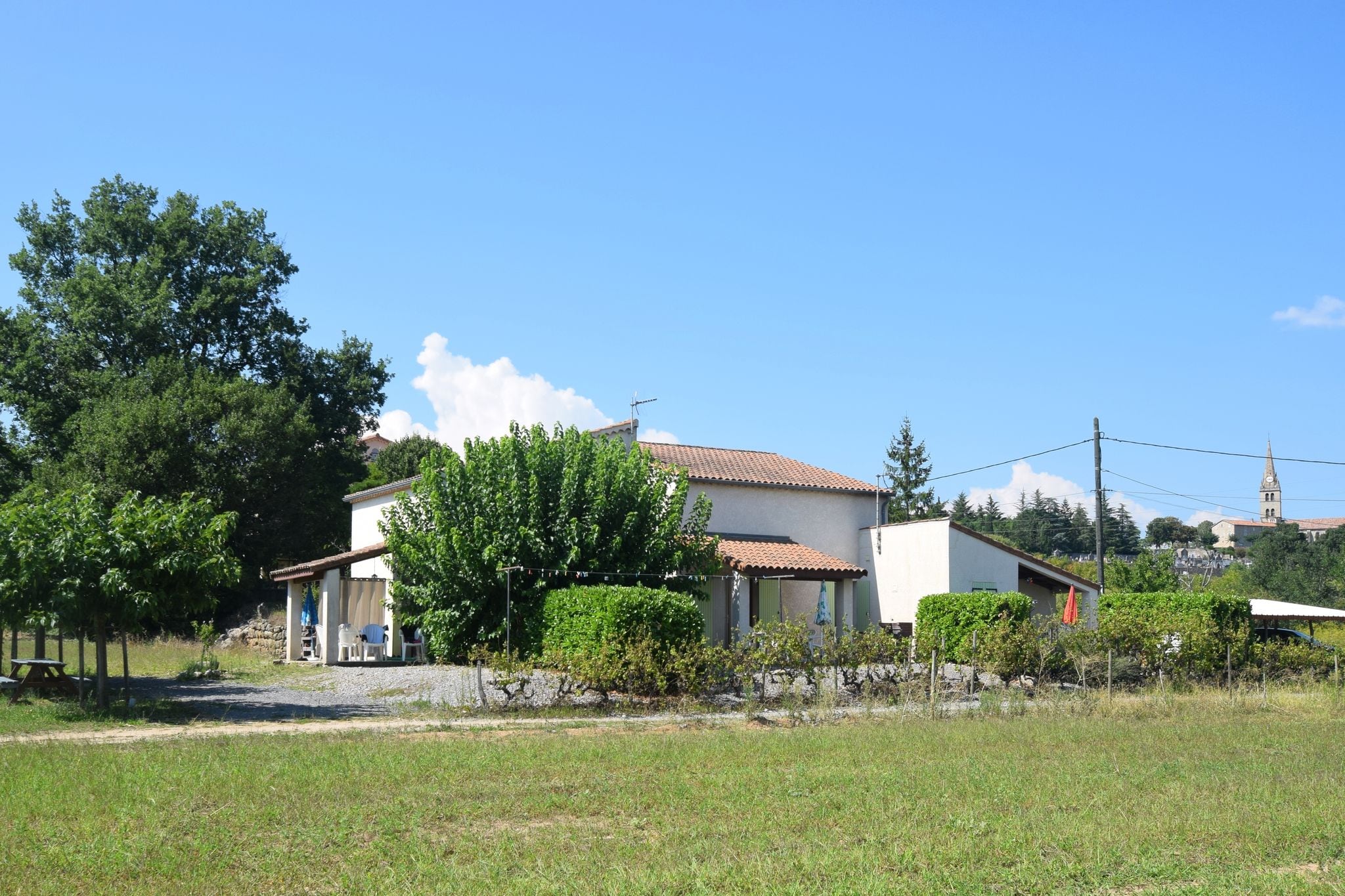 Landhauswohnung in Lablachère mit Swimmingpool