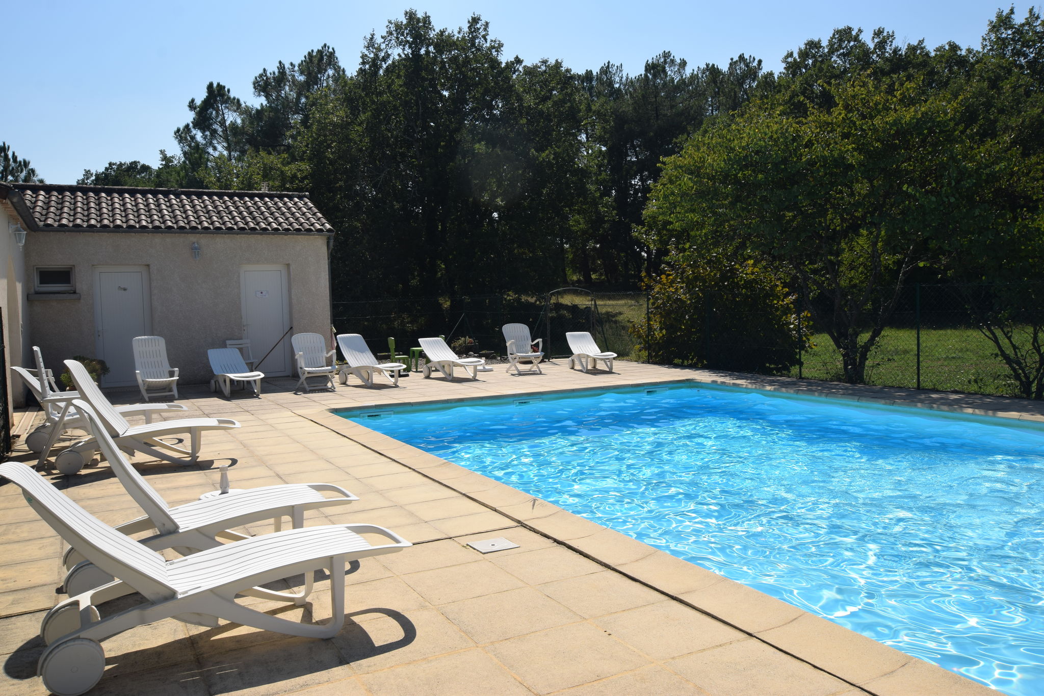 Landhauswohnung in Lablachère mit Swimmingpool