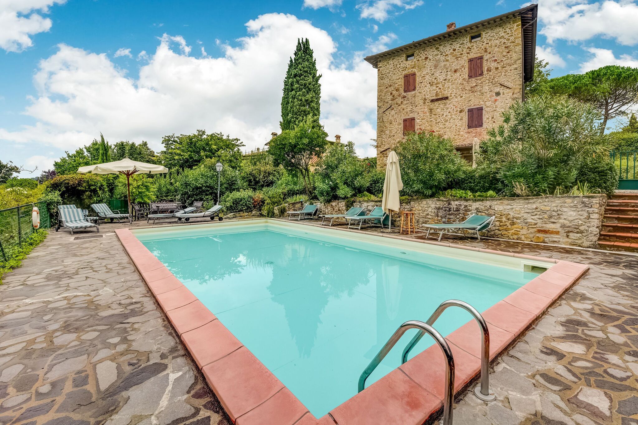 Welcoming Holiday Home with Swimming Pool in Le Ville