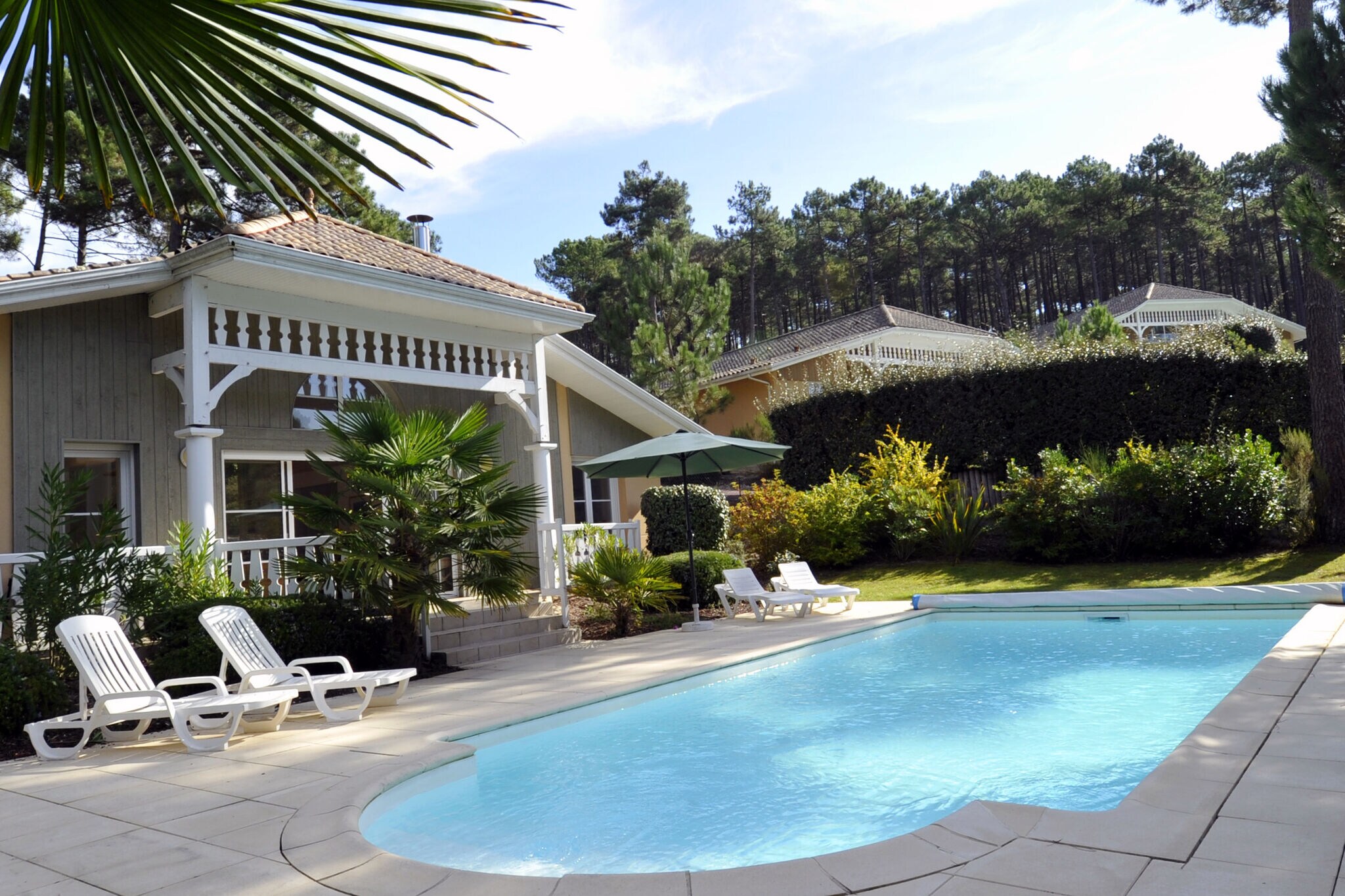 Luxe villa met privé zwembad en open haard op 2 km. van zee