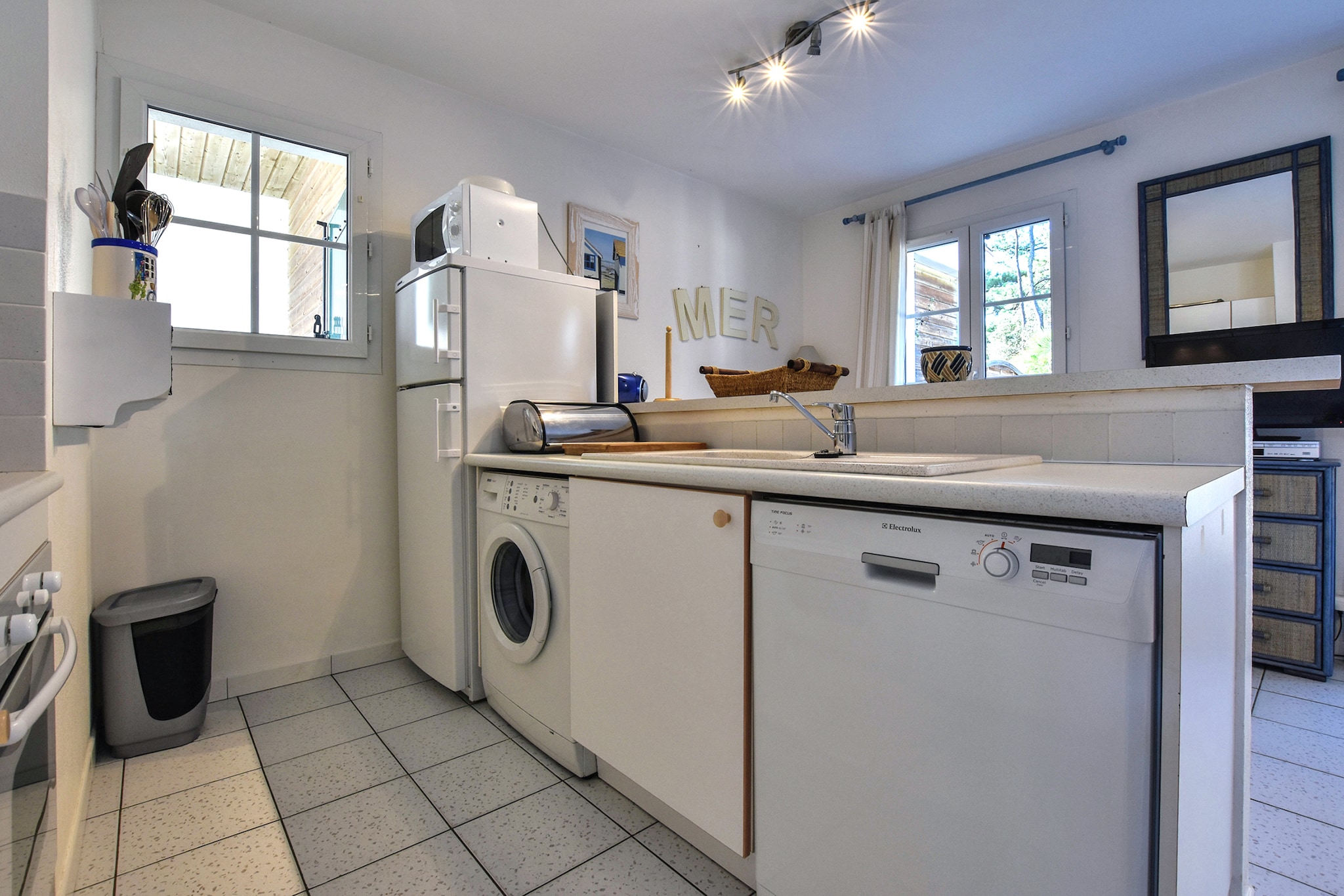 Kitchen(electric kettle, toaster, cooker, hood, coffee machine, oven, microwave, dishwasher, fridge-freezer), Living/diningroom(TV, DVD player, CD player), bedroom(double bed, TV), bedroom(2x single bed(90 x 190 cm)), bathroom(bathtub or shower, toilet), washing machine, heating(electric), terrace(private, 35 m2), garden(shared with other guests, fenced), garden furniture, BBQ