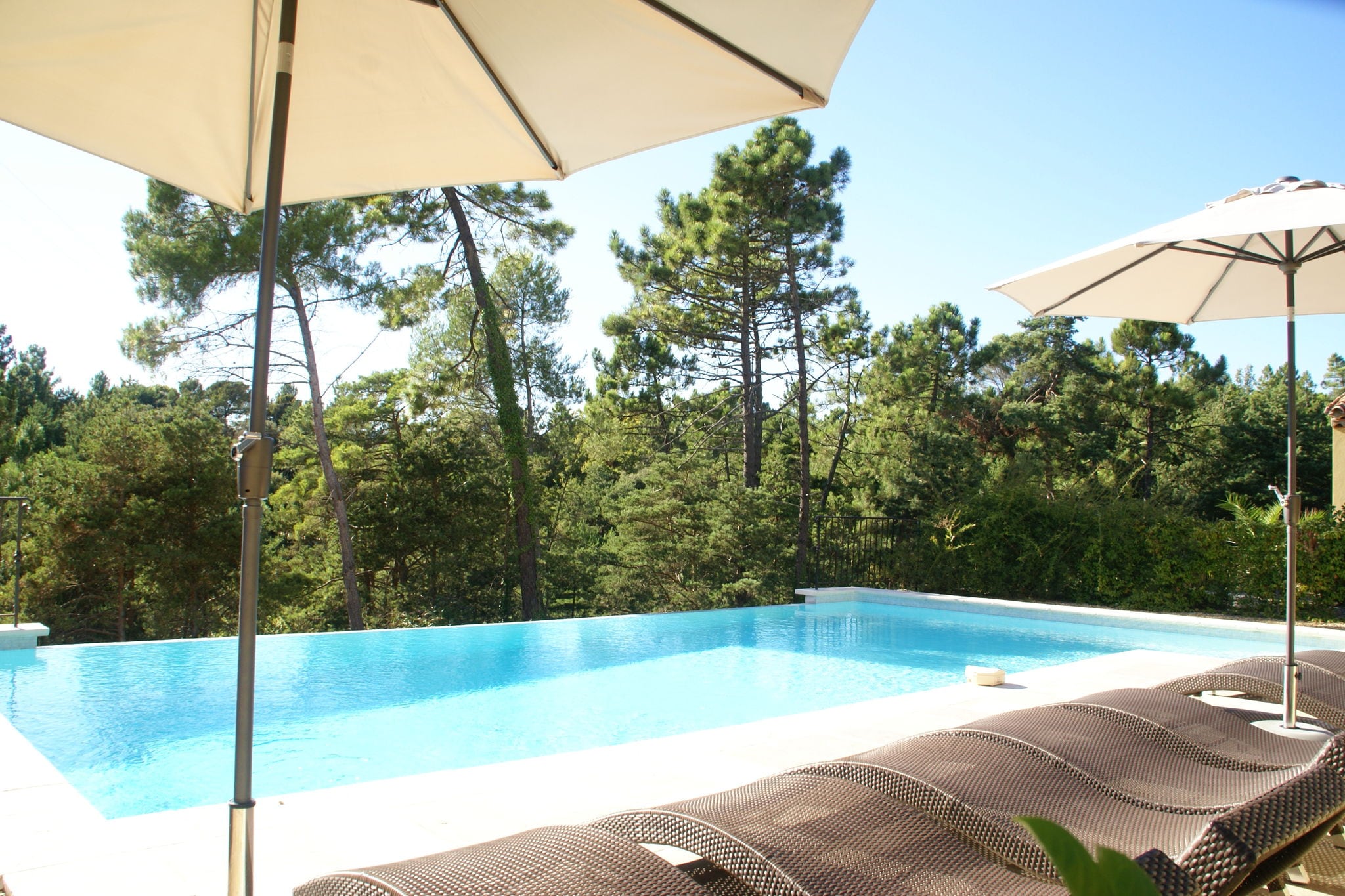 Großzügige Ferienwohnung mit Swimmingpool in Montauroux