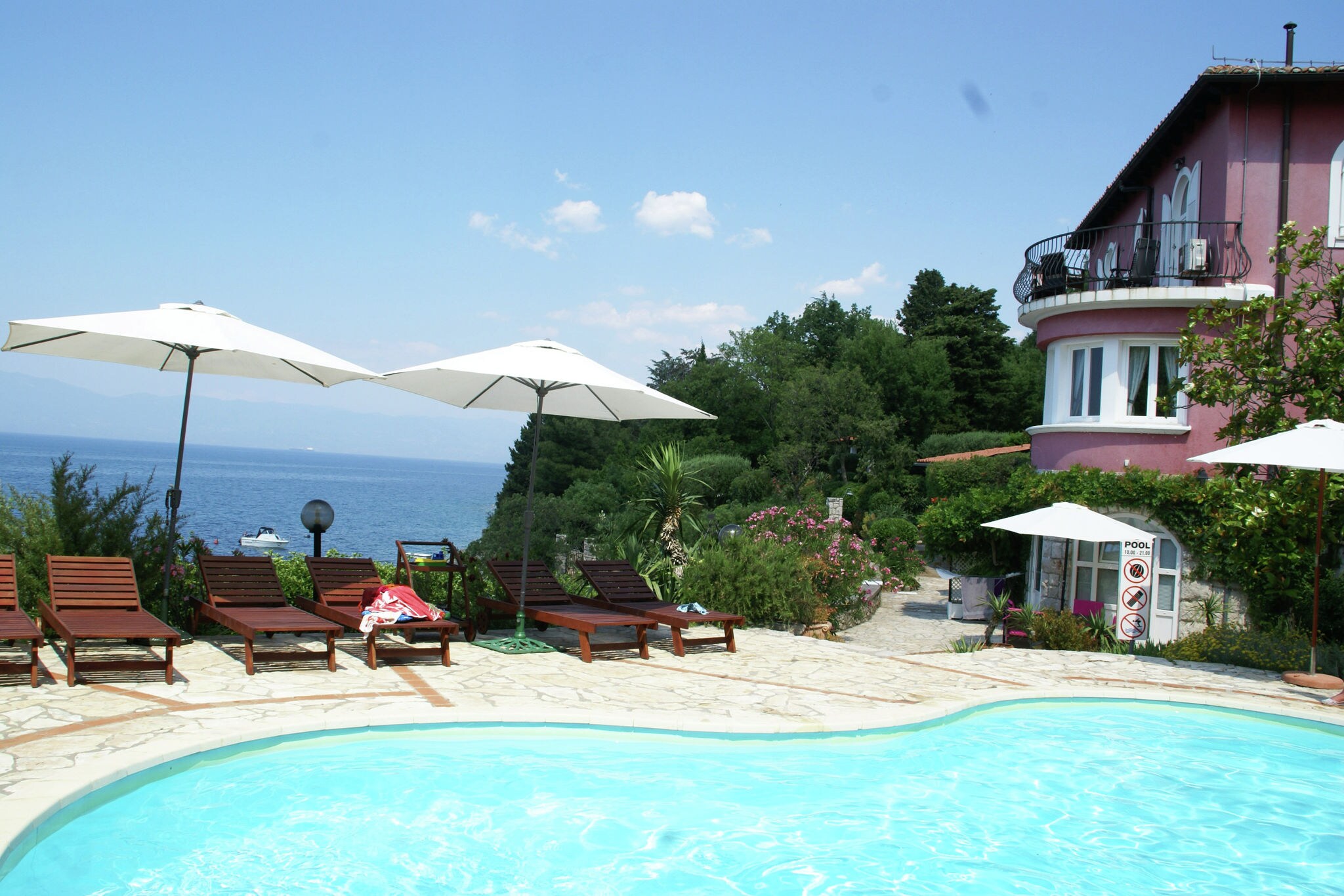Delightful Apartment with Private Beach in Kraljevica