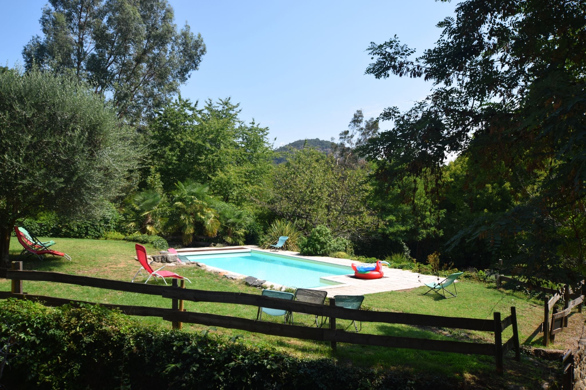 Spacieuse maison de vacances avec piscine en Ardèche
