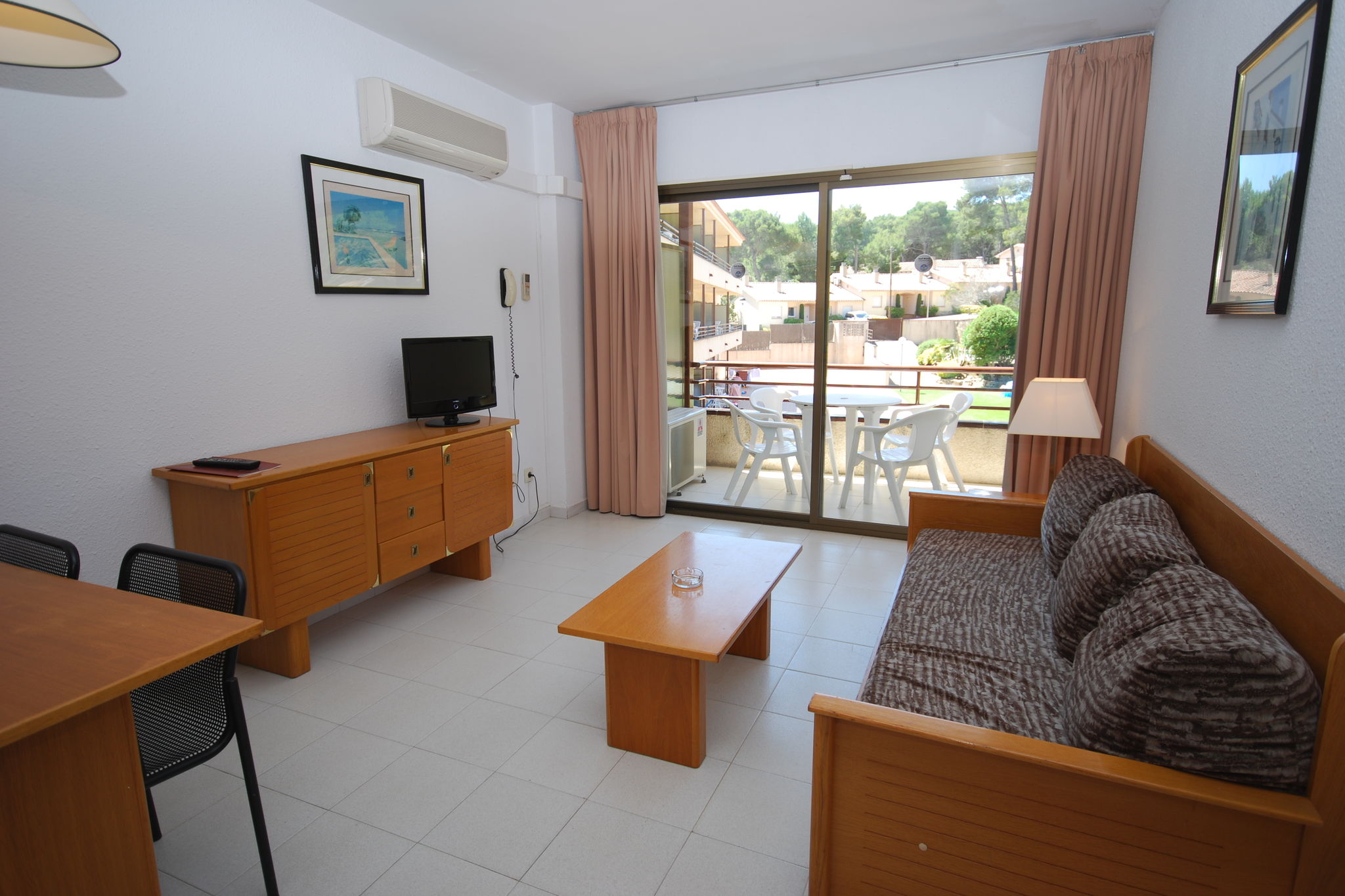 Comfortable apartment with AC, at 900 m. from the beach