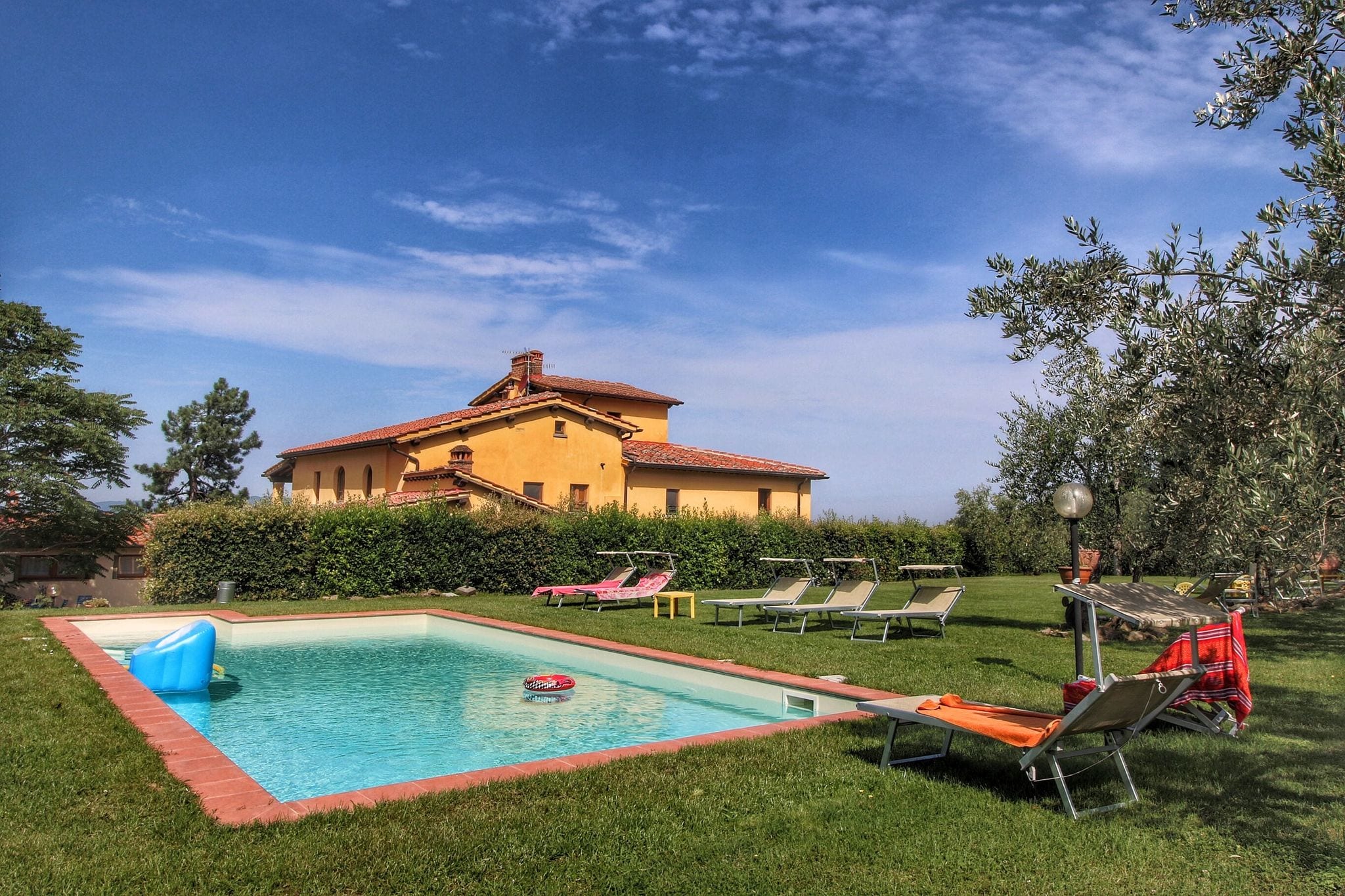 Knus appartement in Castelfranco di Sopra zwembad