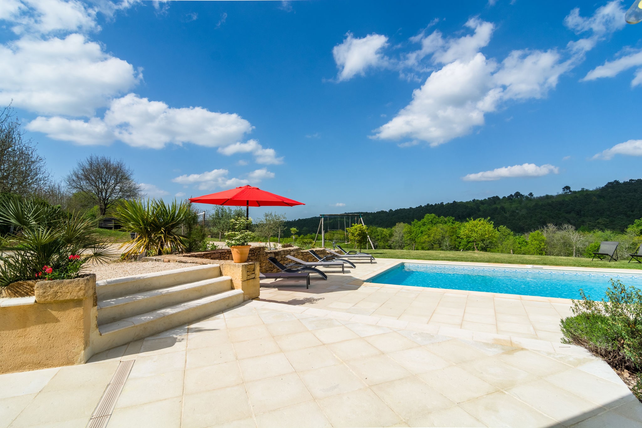 Ruhiges Ferienhaus mit Swimmingpool in Mazeyrolles