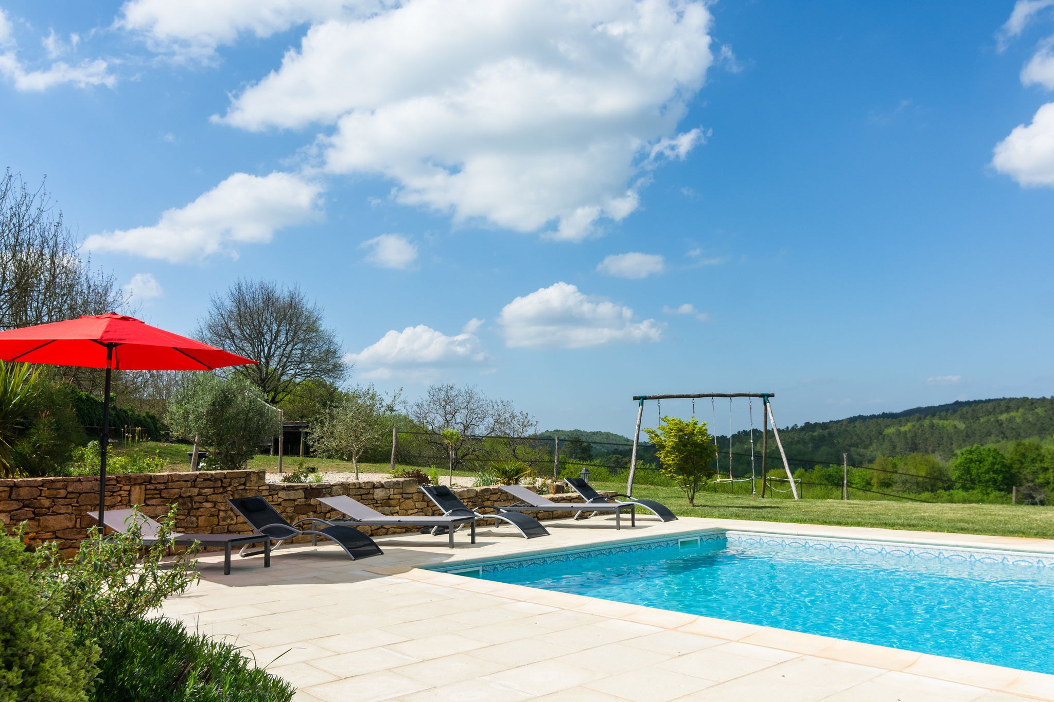Maison de vacances paisible à Mazeyrolles avec piscine