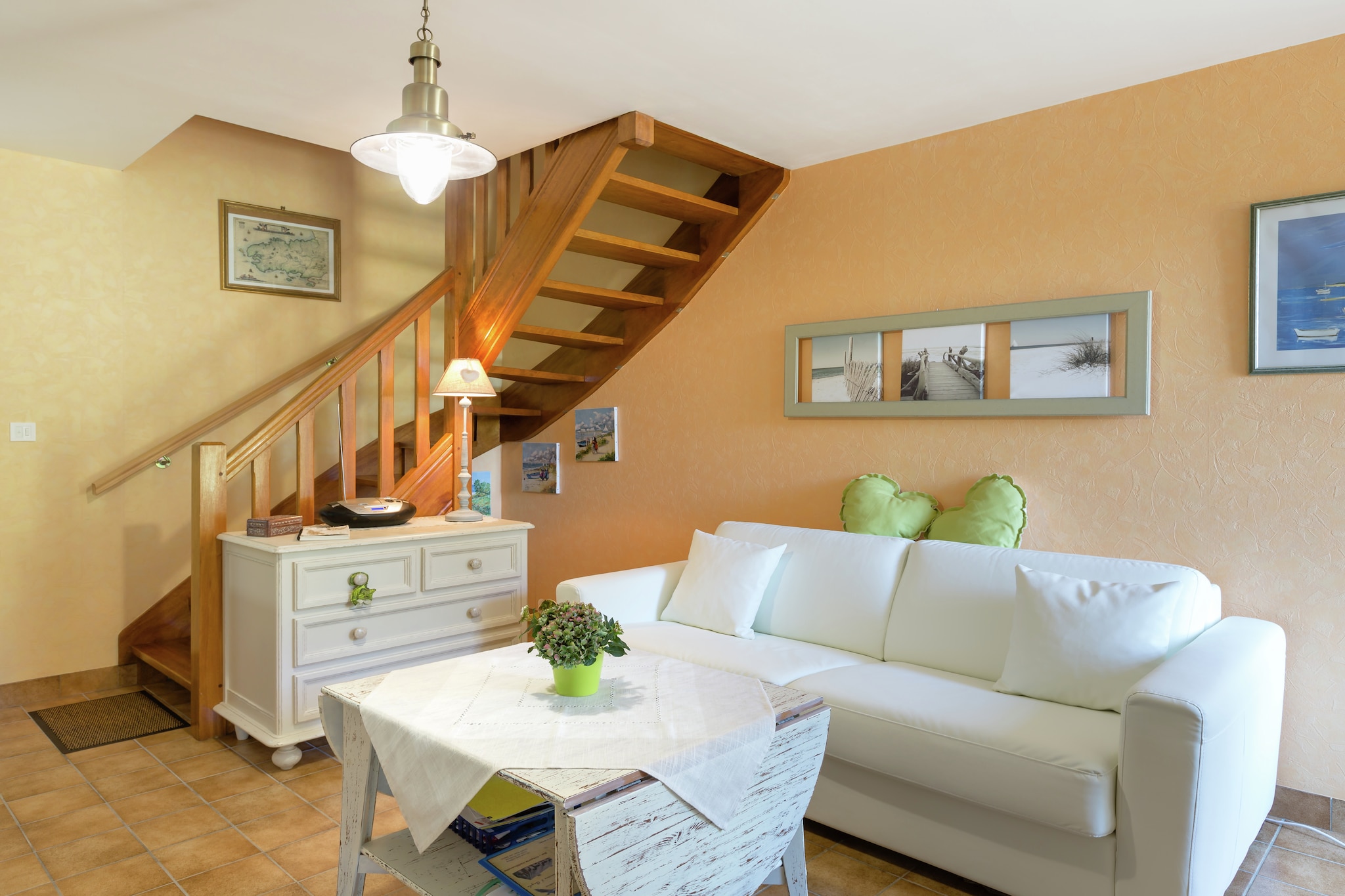 Ground floor: (Living room(TV, radio, CD player), open kitchen(hob, electric kettle, toaster, hood, coffee machine, oven, microwave, dishwasher, fridge-freezer), bathroom(shower, toilet), conservatory/veranda(dining table))\n\nOn the 1st floor: (bedroom(double bed(140 x 190 cm)), bedroom(single bed(90 x 190 cm), double bed(140 x 190 cm)))\n\ntumble dryer(shared with the owner ), washing machine(shared with the owner ), heating(electric, oil), garden, garden furniture, pond