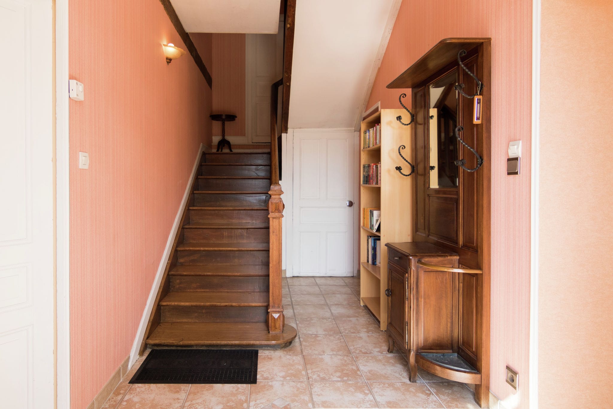 Magnificent holiday home with large garden close to Lac de Séchemailles.