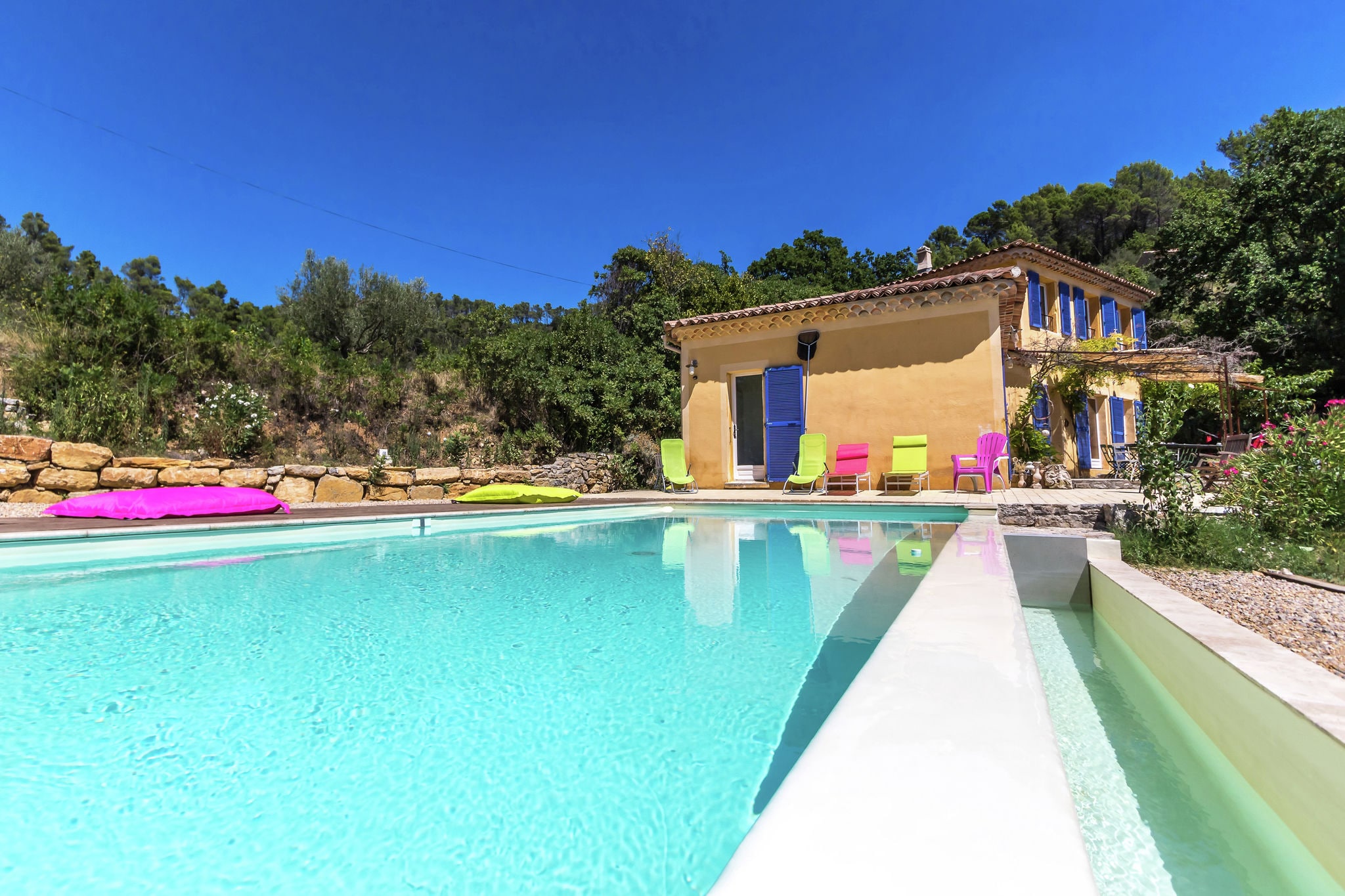 Villa originale avec piscine privée à Contignac
