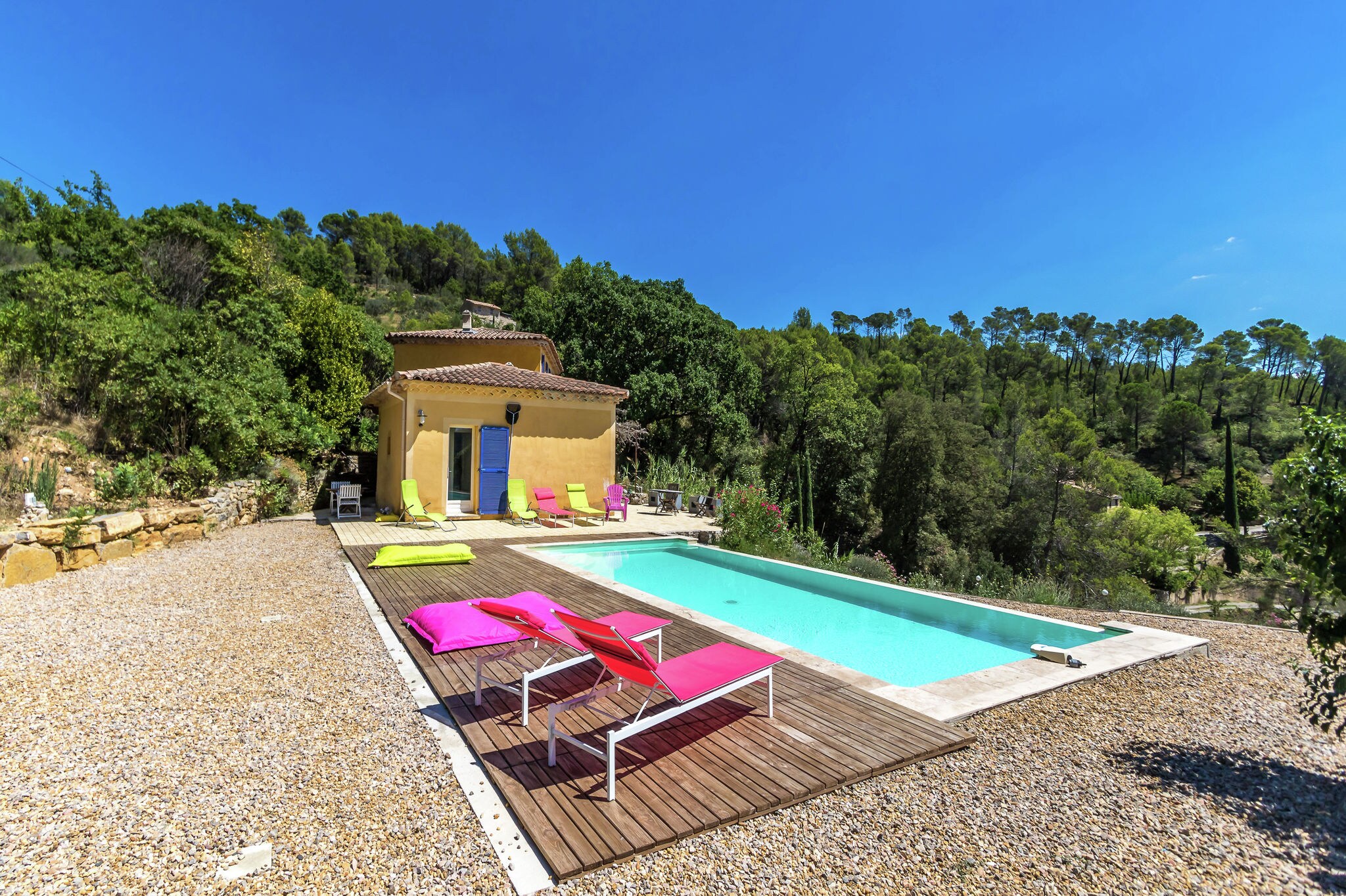 Villa originale avec piscine privée à Contignac
