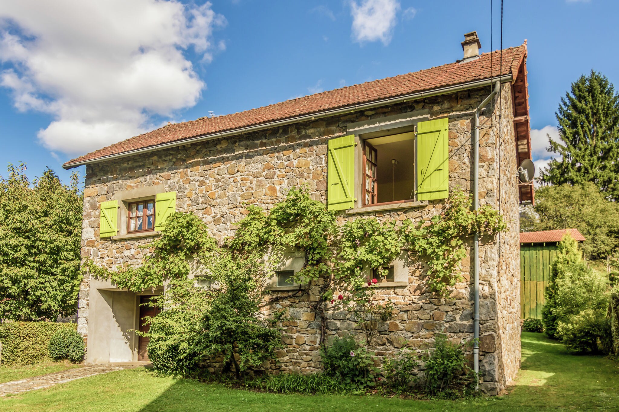 Peaceful Holiday Home in Bort-les-Orgues near the River