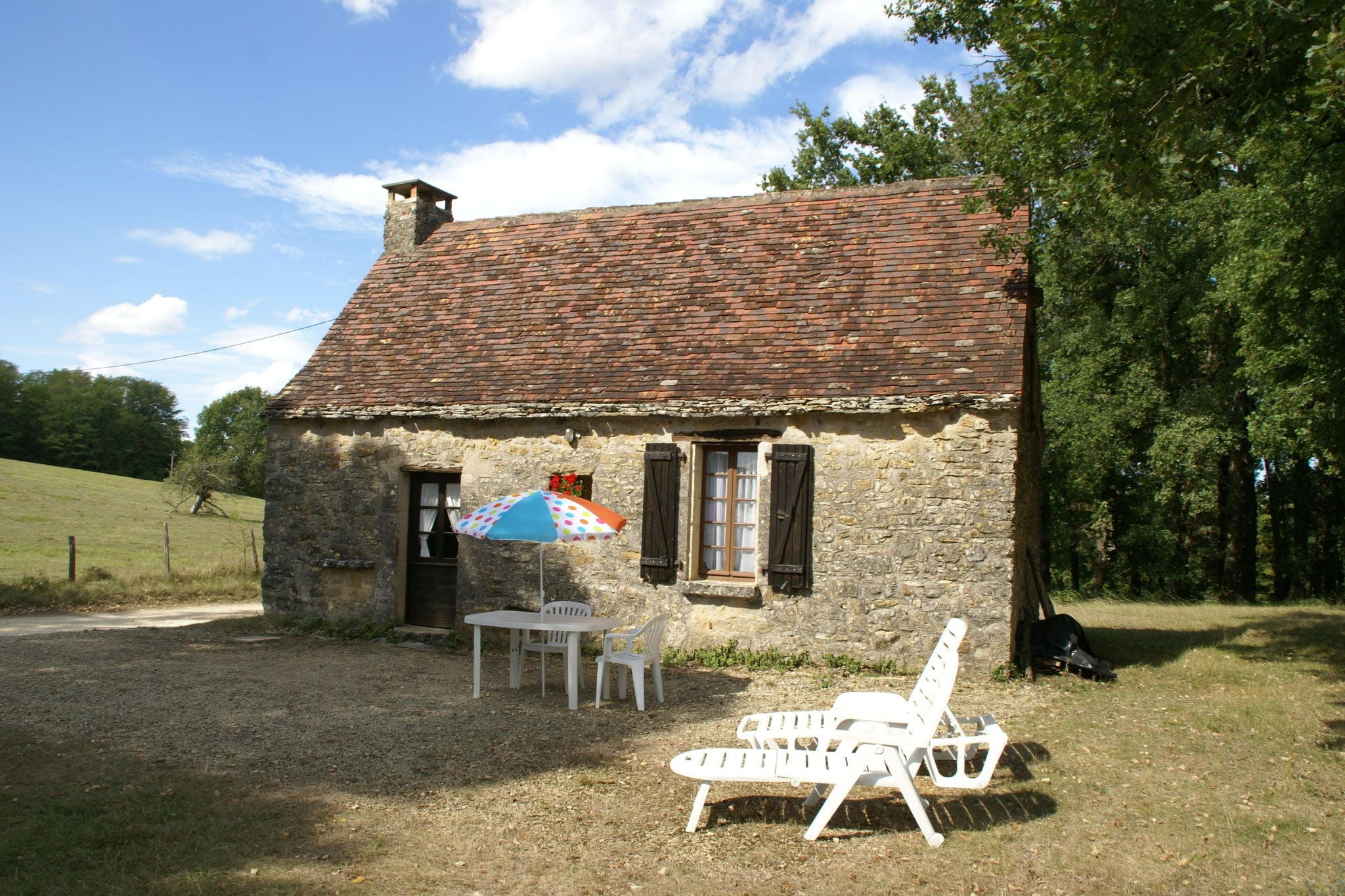 Charmant huis dicht bij het bos in Berbiguières, 15min van het kasteel van Beynac