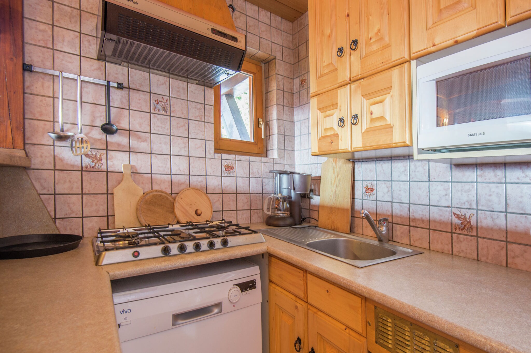 Rental for 14 people in beautiful ski area between mountains and nature