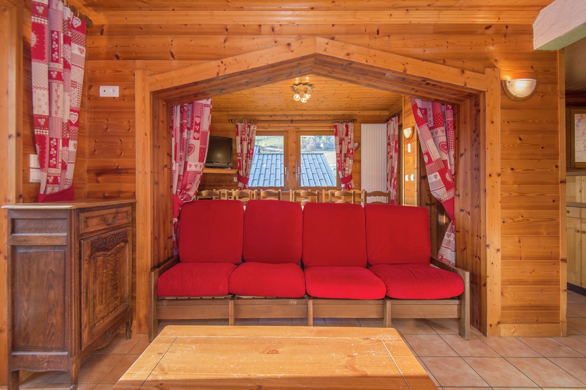 Geräumiges Ferienhaus in Les Gets nahe Skigebiet