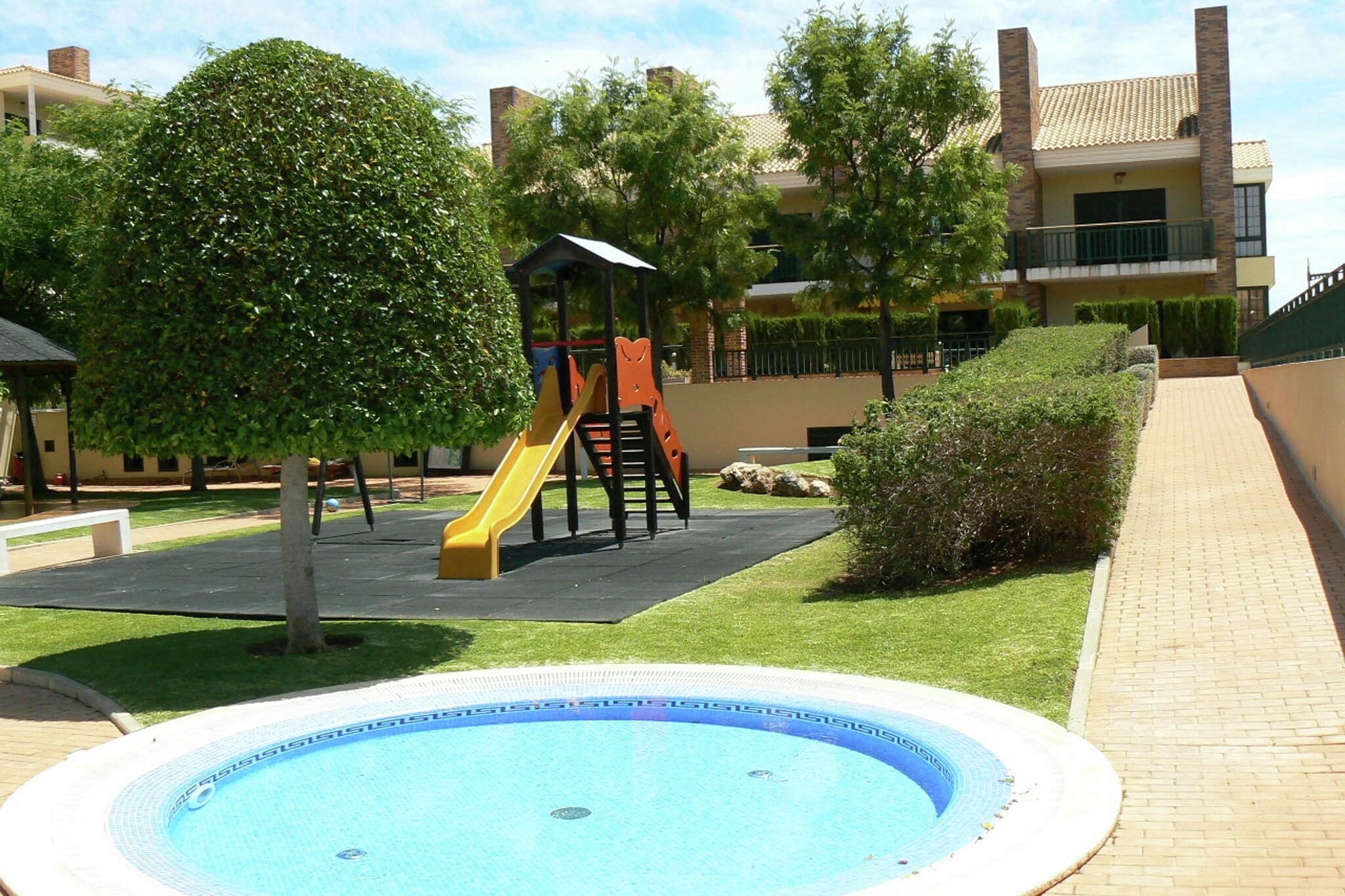 Ground floor: (Living room(TV(international television channels), DVD player, air conditioning, terrace), Kitchen(cooker, coffee machine, oven, fridge-freezer, air conditioning), bathroom(shower, toilet), terrace, garden furniture)\n\nOn the 1st floor: (Bedroom with bathroom(2x single bed(80 x 200 cm), bathtub with shower, toilet, balcony, air conditioning), Bedroom with bathroom(2x single bed(80 x 200 cm), shower, toilet, balcony, air conditioning))\n\nBasement: (bedroom(2x single bed(80 x 200 cm)))\n\nwashing machine, air conditioning, swimming pool(shared with other guests, including separate children’s swimming pool (depth 50cm), 10 x 10 m.), play equipment