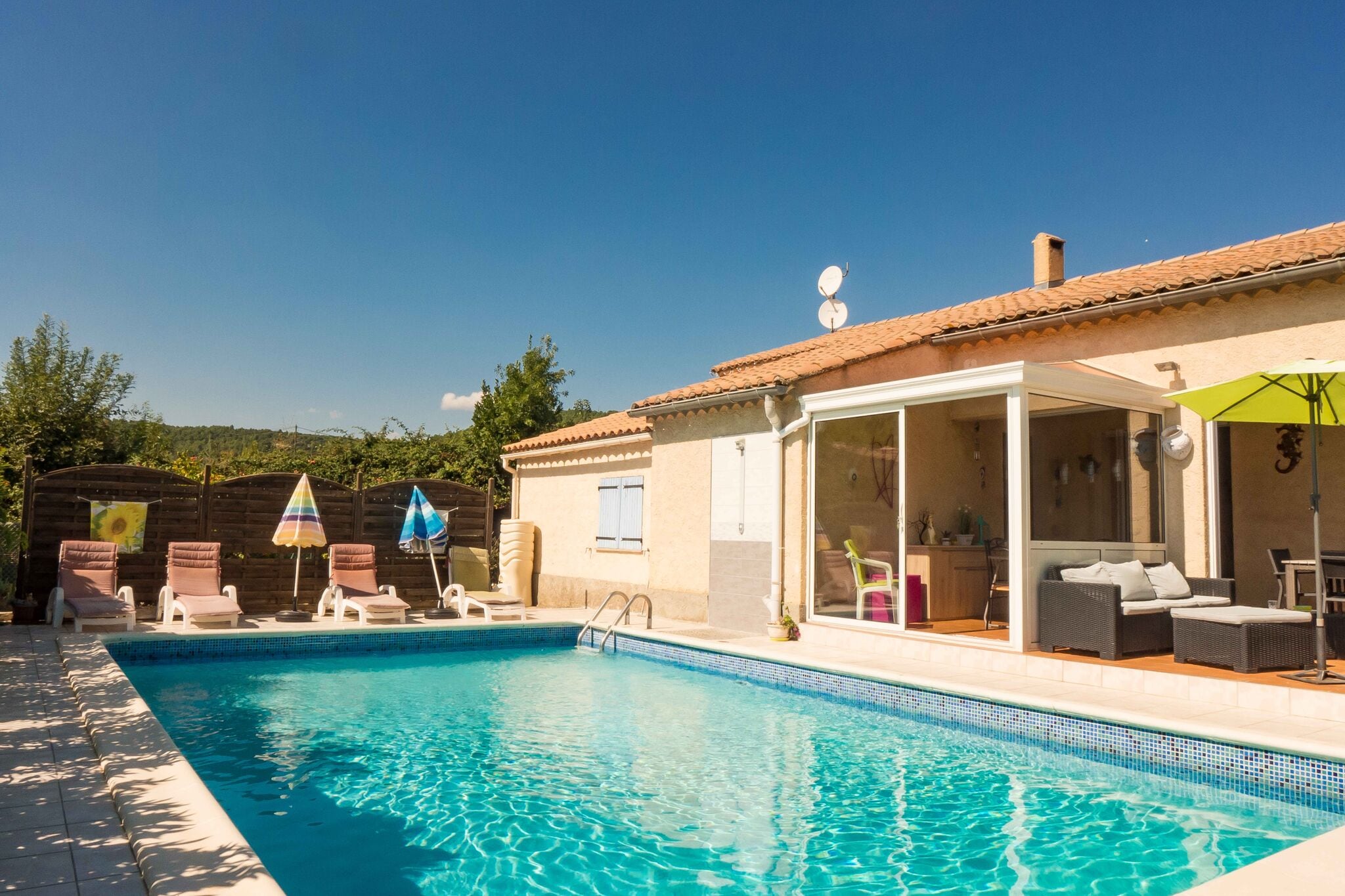 Jolie maison de vacances à Argeliers avec piscine