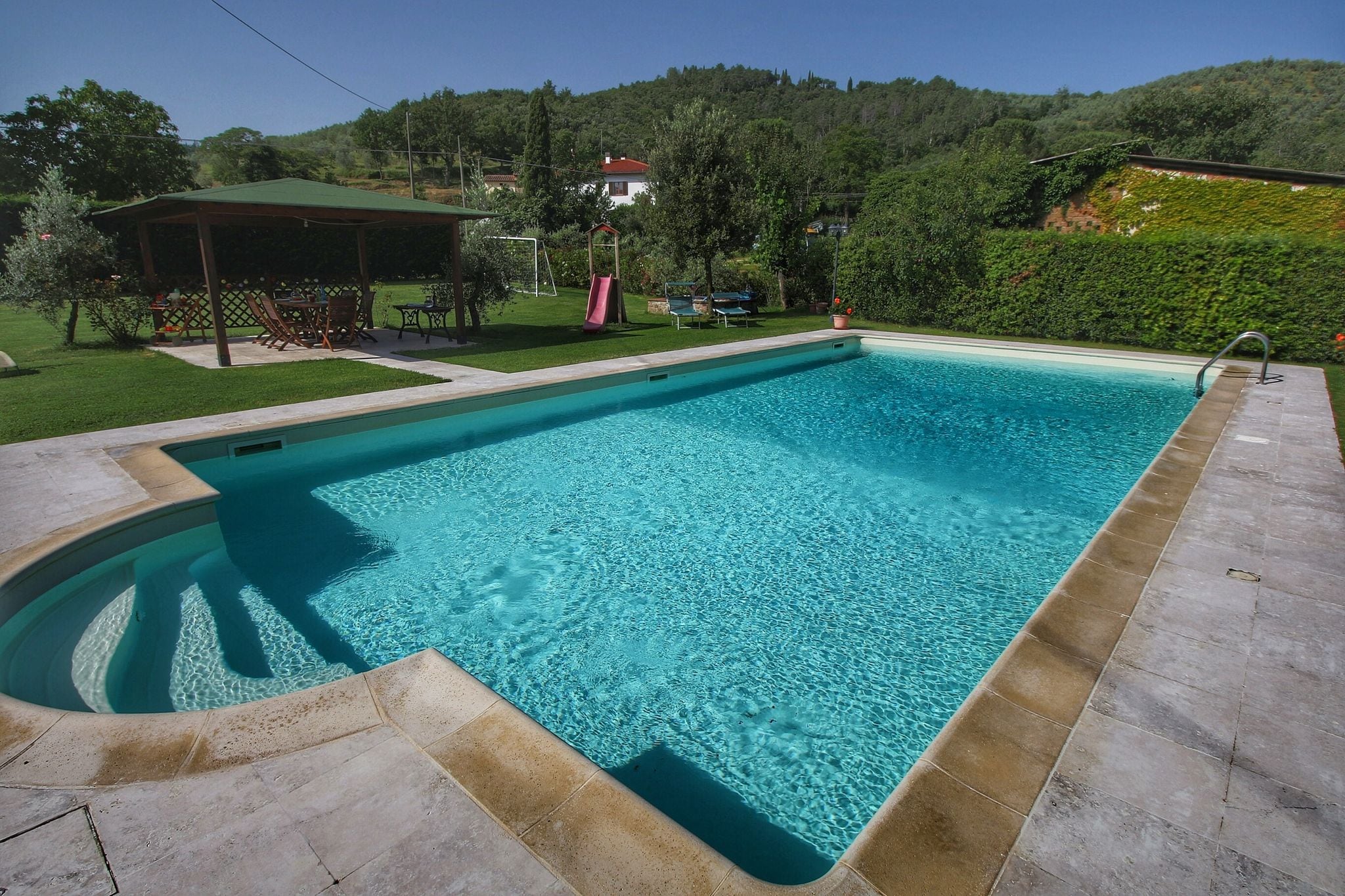 Ruime boerderij in Castiglion Fiorentino met een zwembad