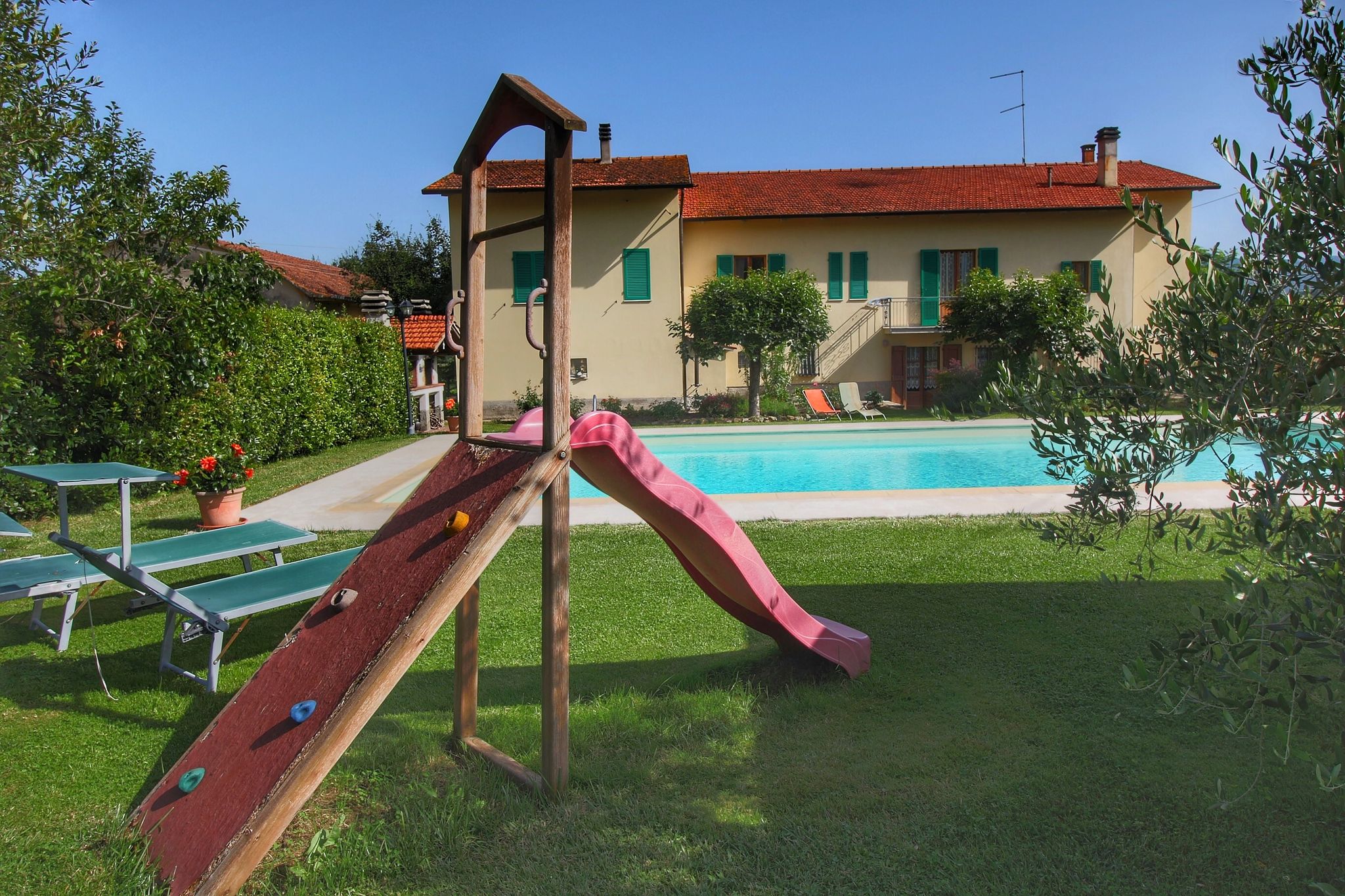 Spacious Farmhouse in Castiglion Fiorentino with Pool