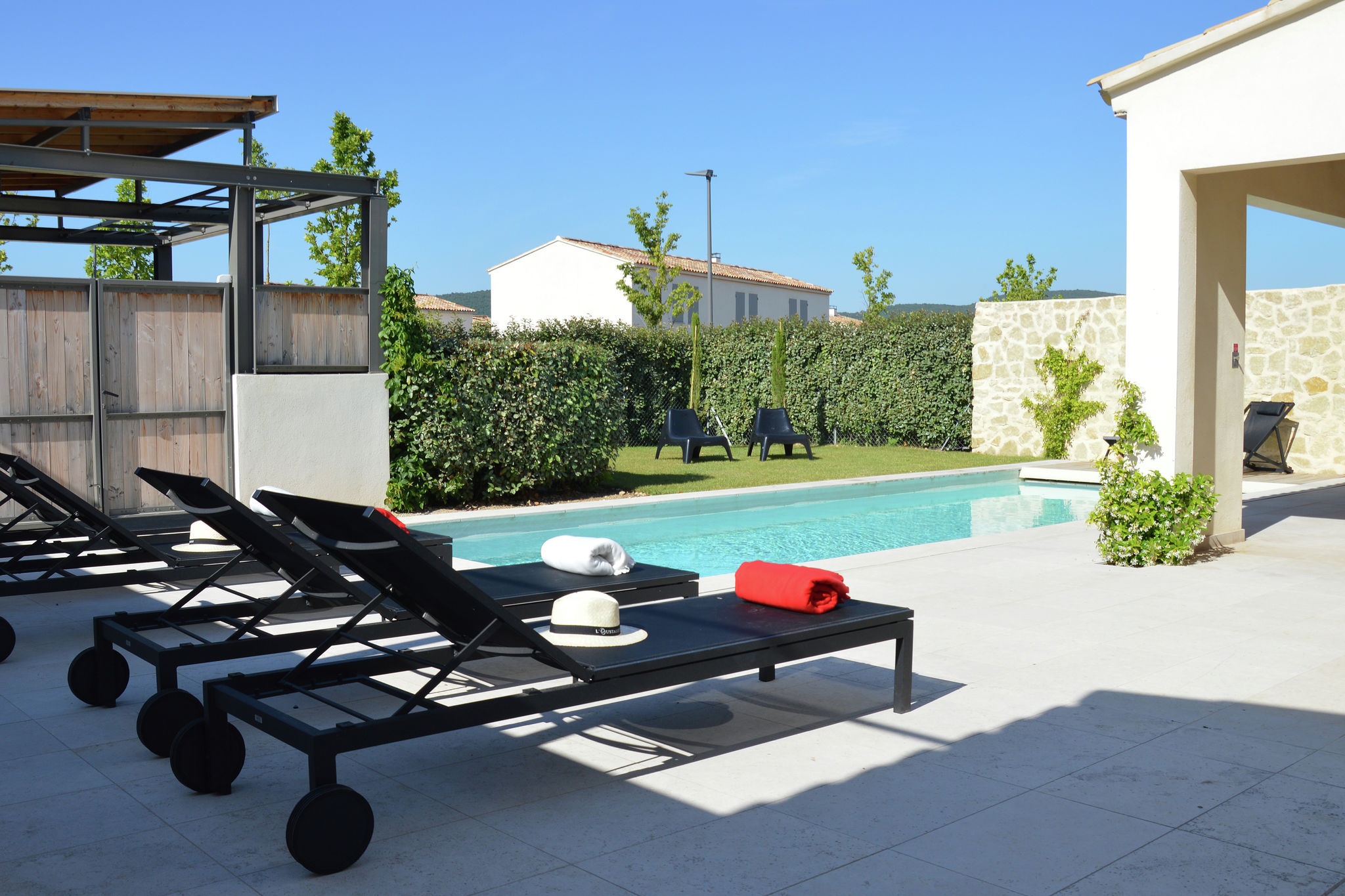 Villa moderne à Malaucène en France avec piscine privée