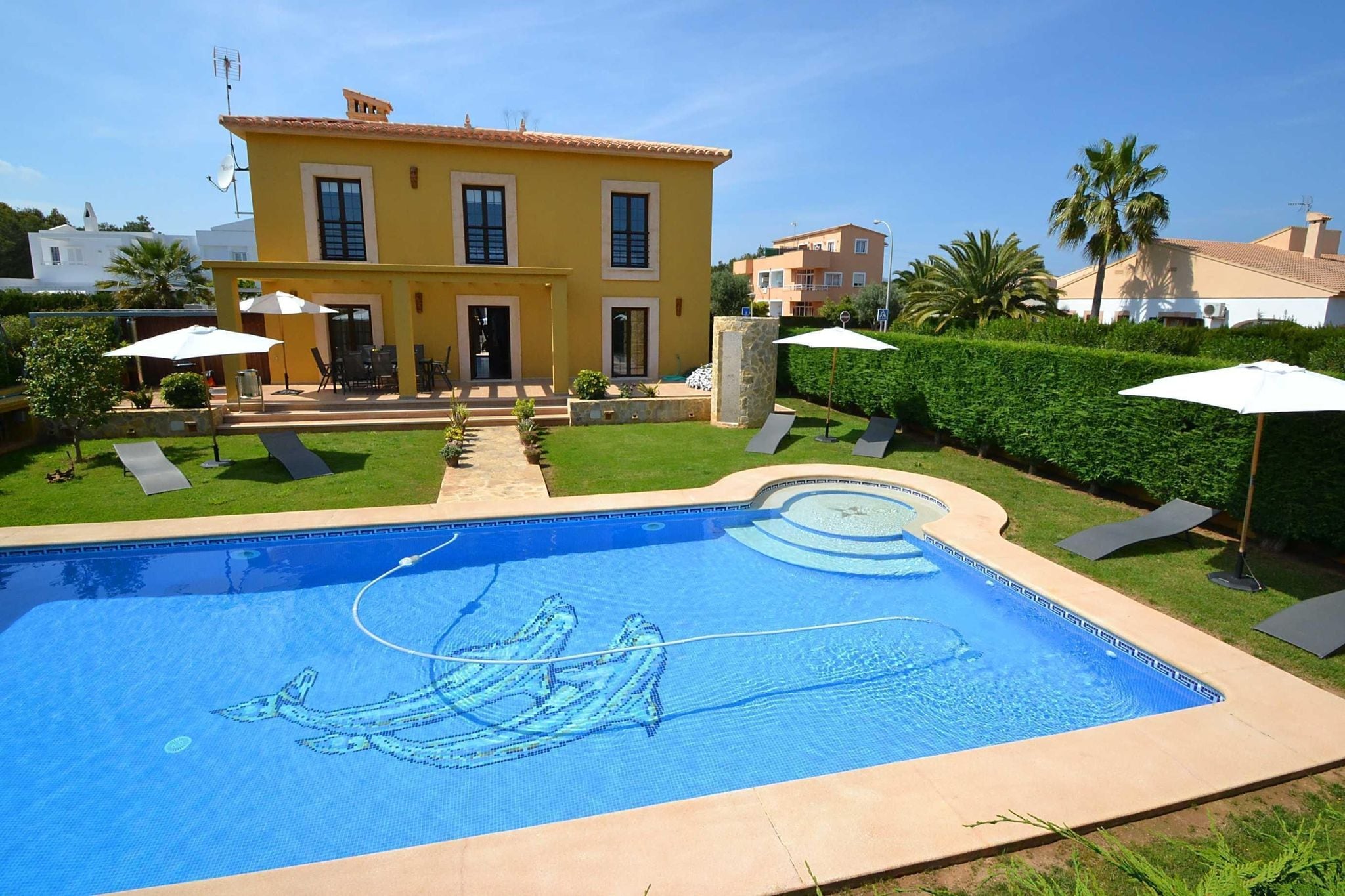 Villa confortable pour 8 personnes avec piscine située près de la plage de sable