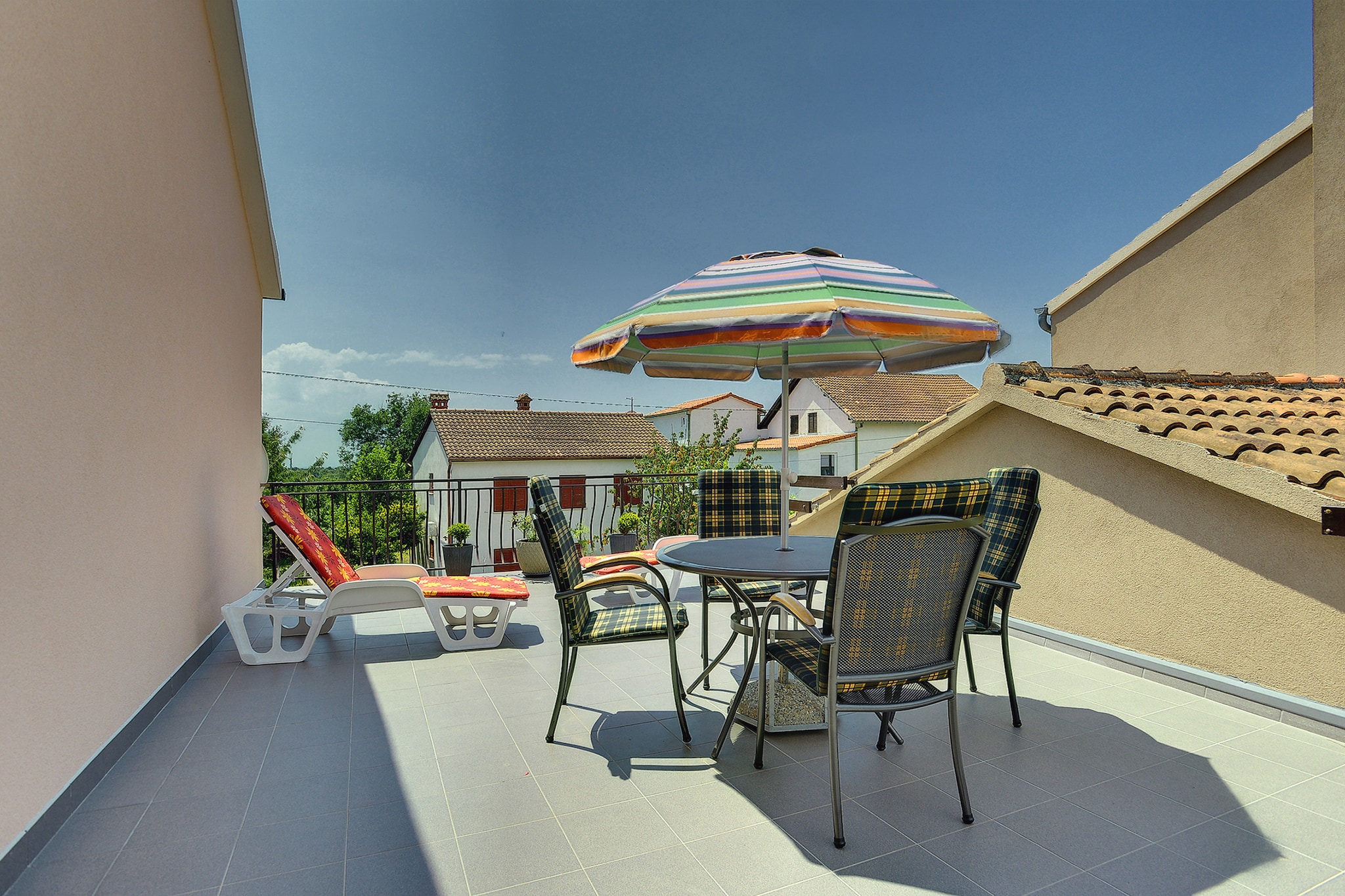 On the 1st floor: (Living room(TV(satellite)), Kitchen(cooker(4 ring stoves), coffee machine, oven, fridge-freezer), bedroom(double bed(160 x 200 cm)), bedroom(double bed(160 x 200 cm)), bathroom(shower, washbasin, toilet), balcony)\n\nair conditioning, garden(shared with other guests), BBQ(shared with other guests), parking