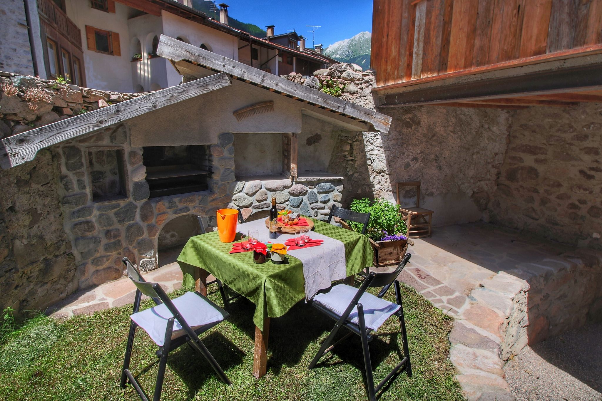 Modernes Cottage mit Garten in Predazzo Italien