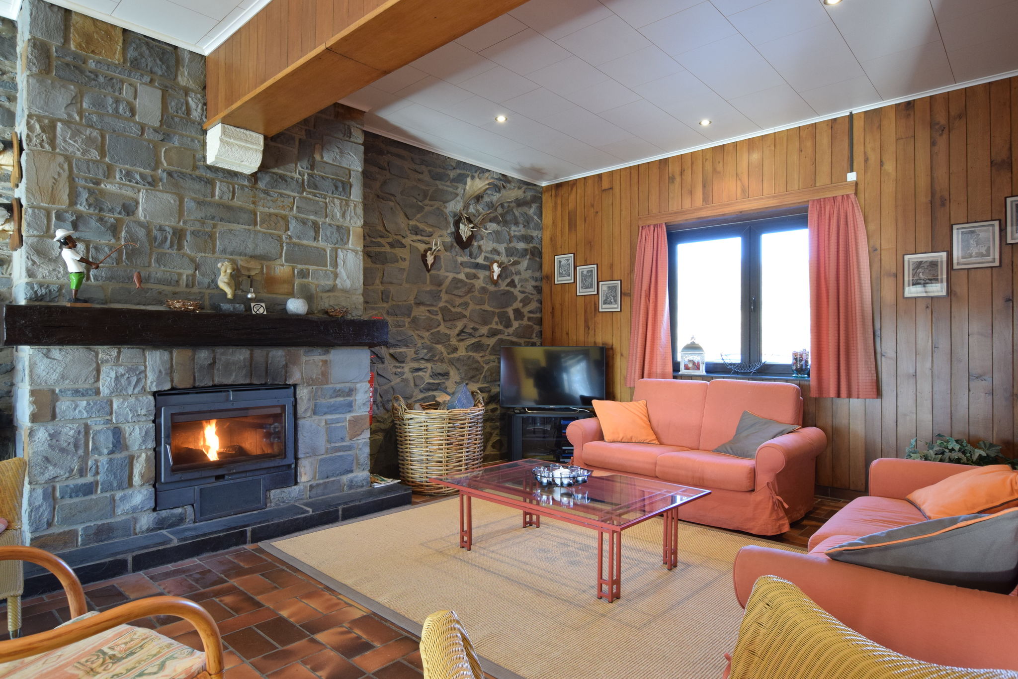 Comfortable cottage in the heart of a beautiful natural area with private ponds