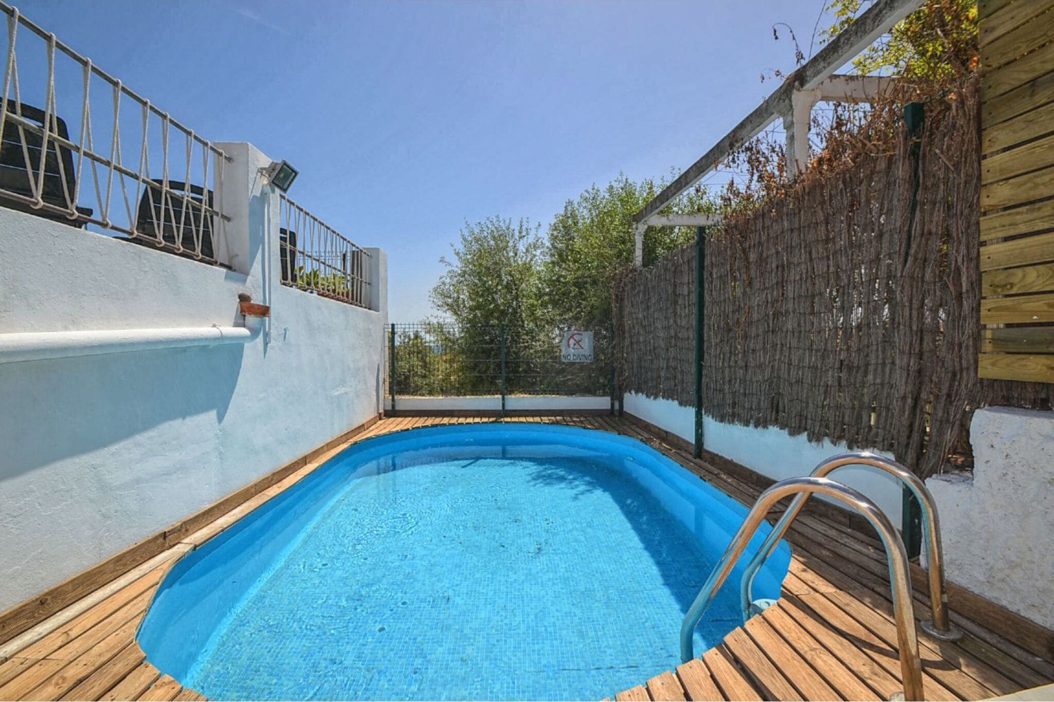 Vakantiehuis met uitzicht op het landschap klein zwembad, stijlvol meubilair