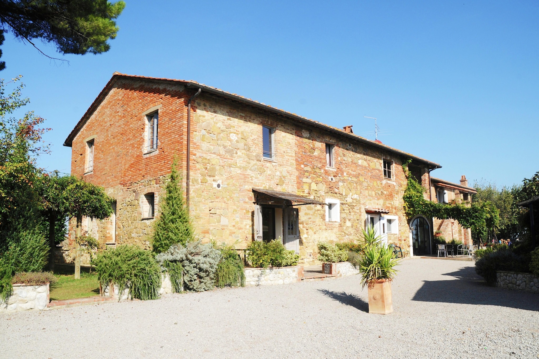 Apartment near Lake Trasimeno with Pool