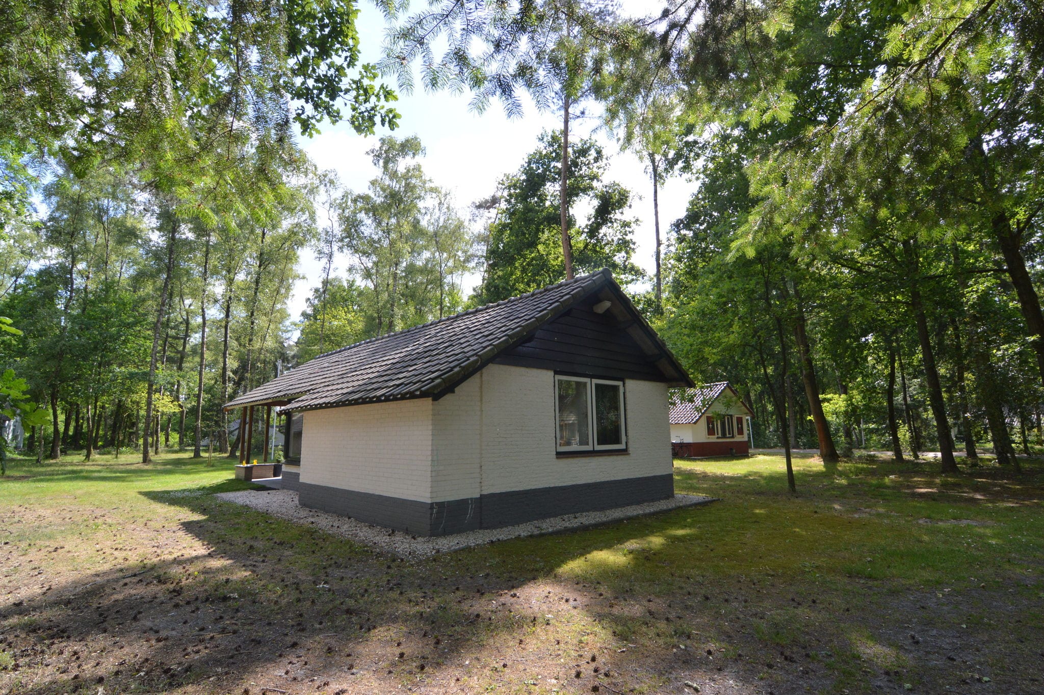 Vrijstaande bungalow met heerlijk overdekt terras op een natuurrijk park