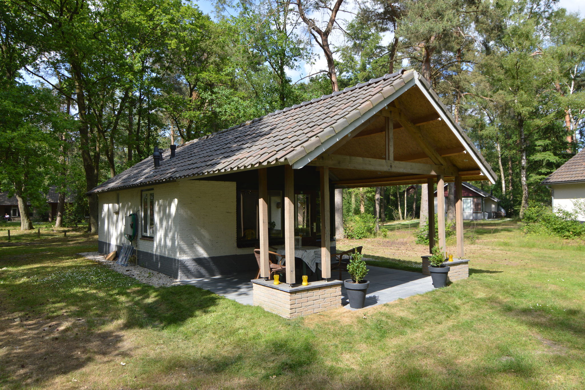 Vrijstaande bungalow met heerlijk overdekt terras