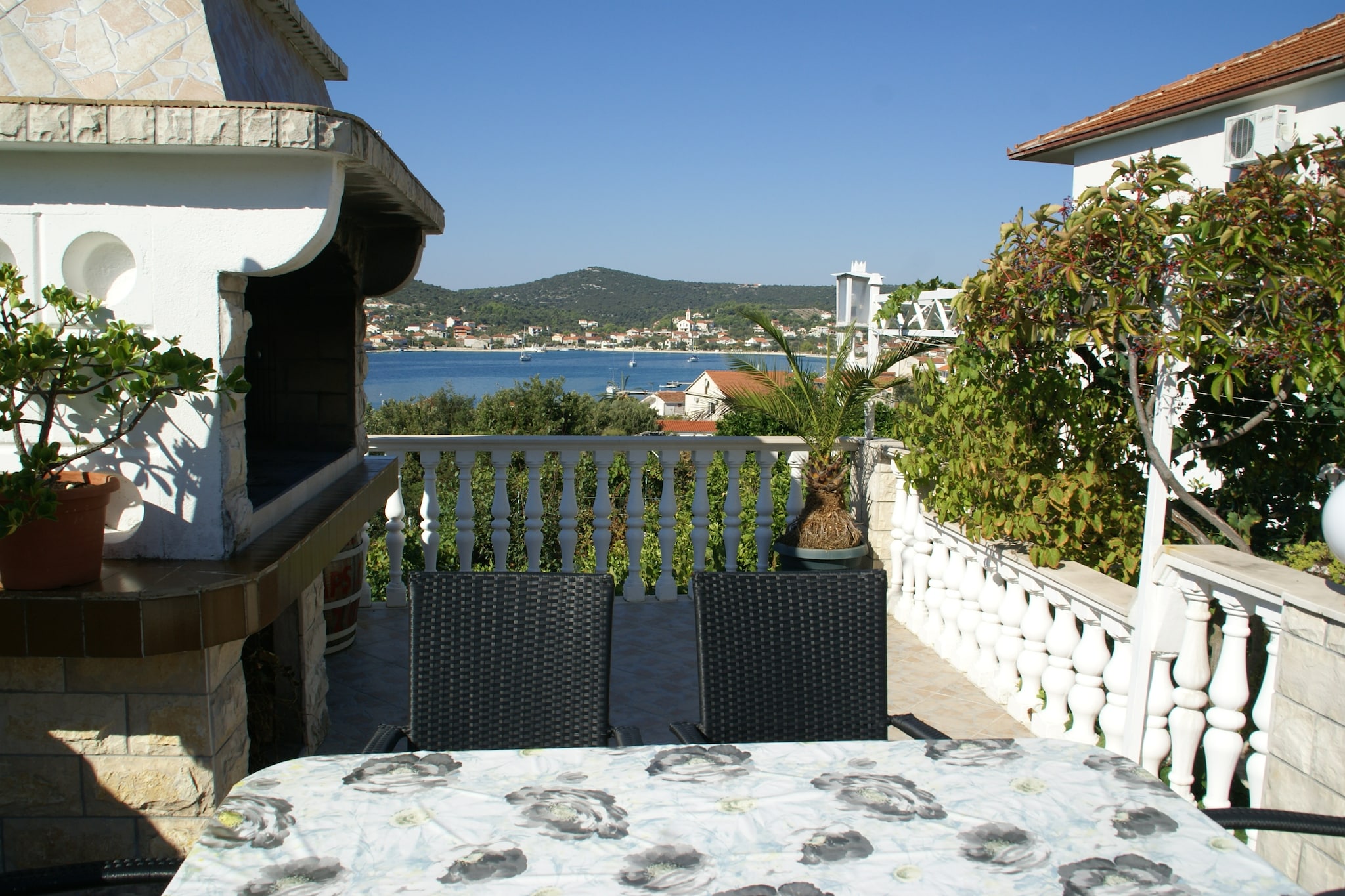 Neat apartment in Vinisce with magnificent sea and beach within walking distance