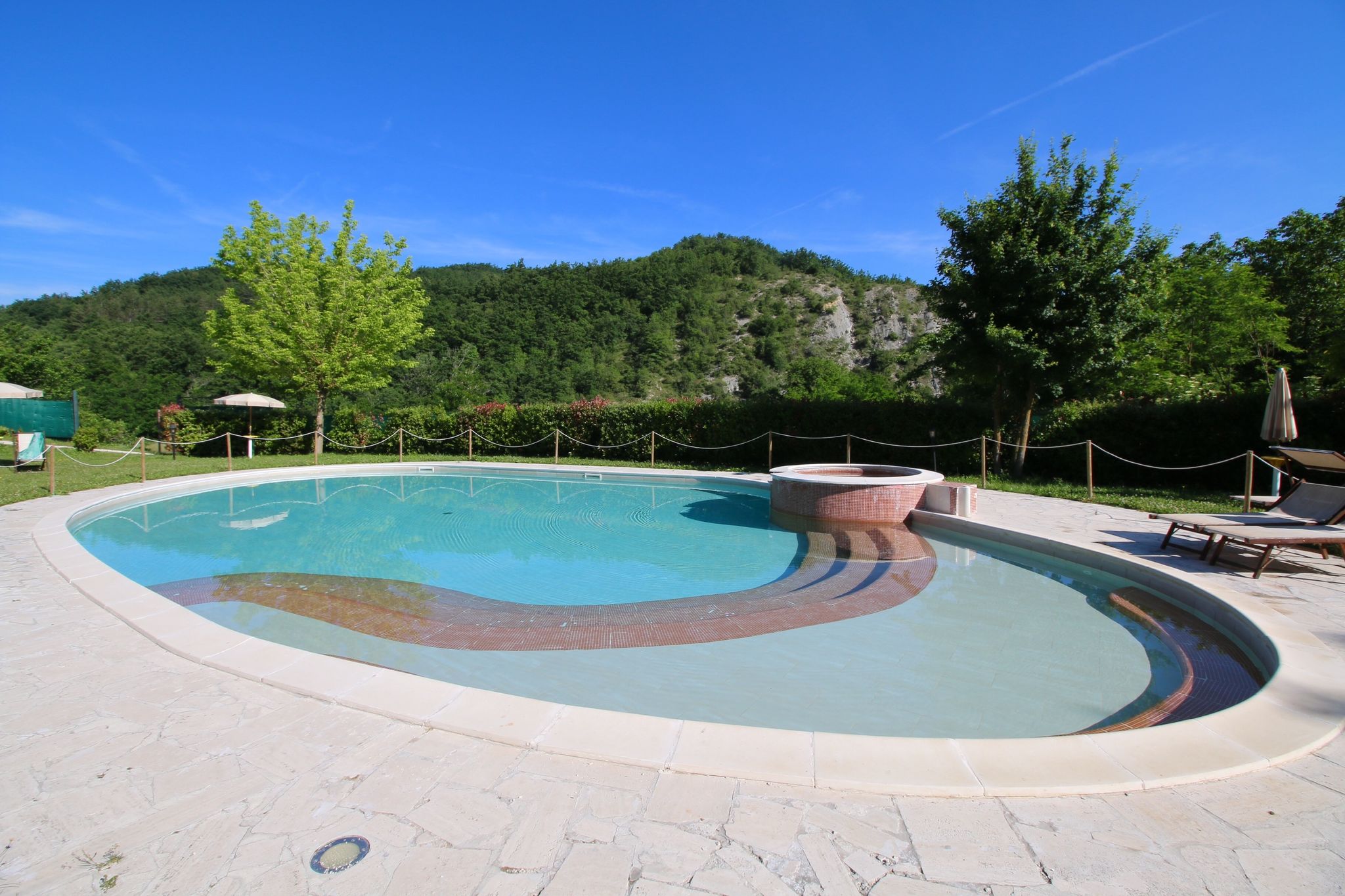 Landgoed met zwembad, ruime tuin, privé terras en mooi uitzicht
