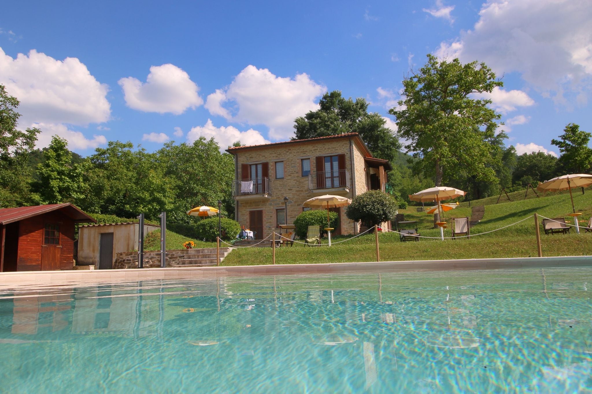 Komfortables Cottage in Apecchio mit Swimmingpool