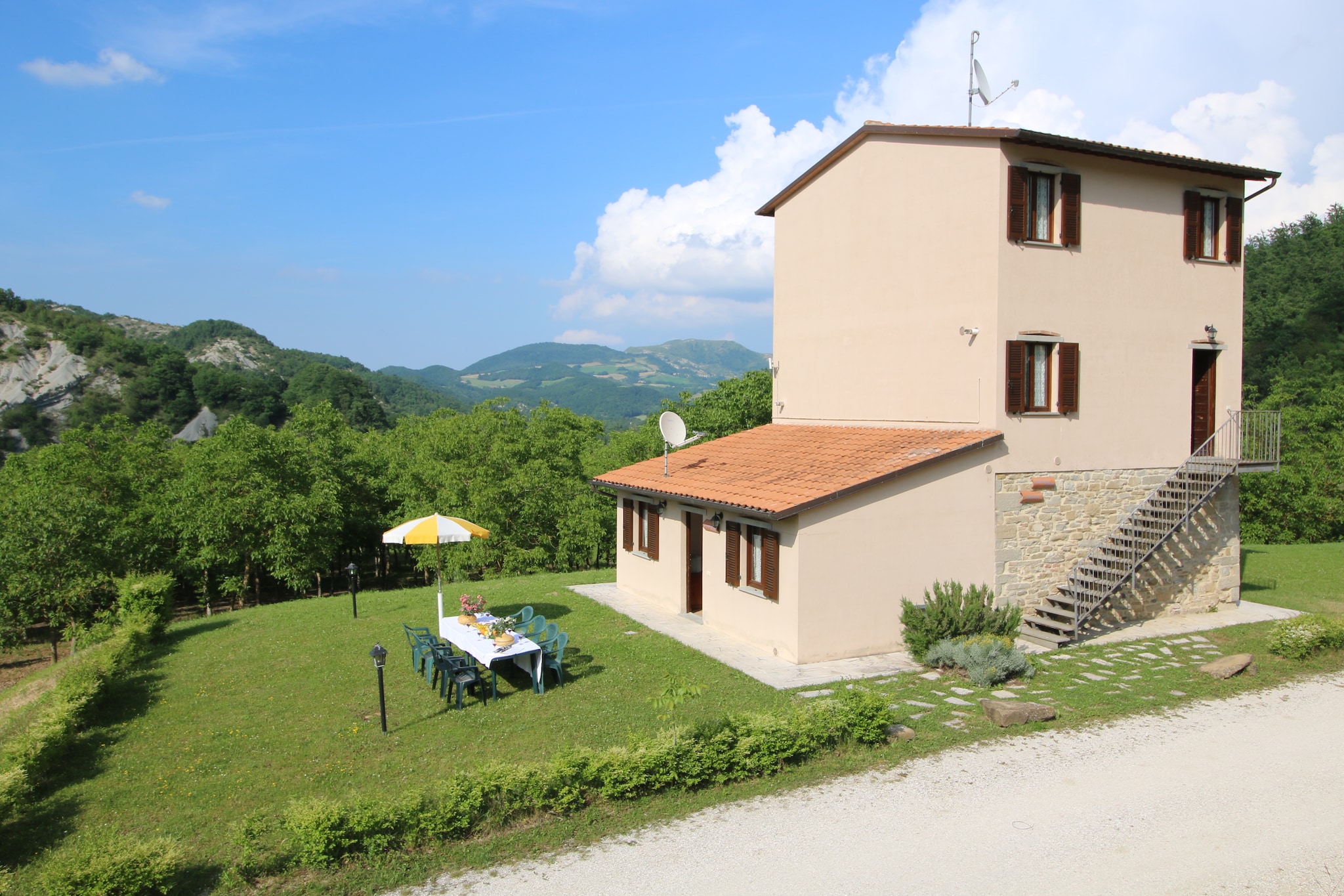 Geräumiges Landhaus in Apecchio mit Swimmingpool