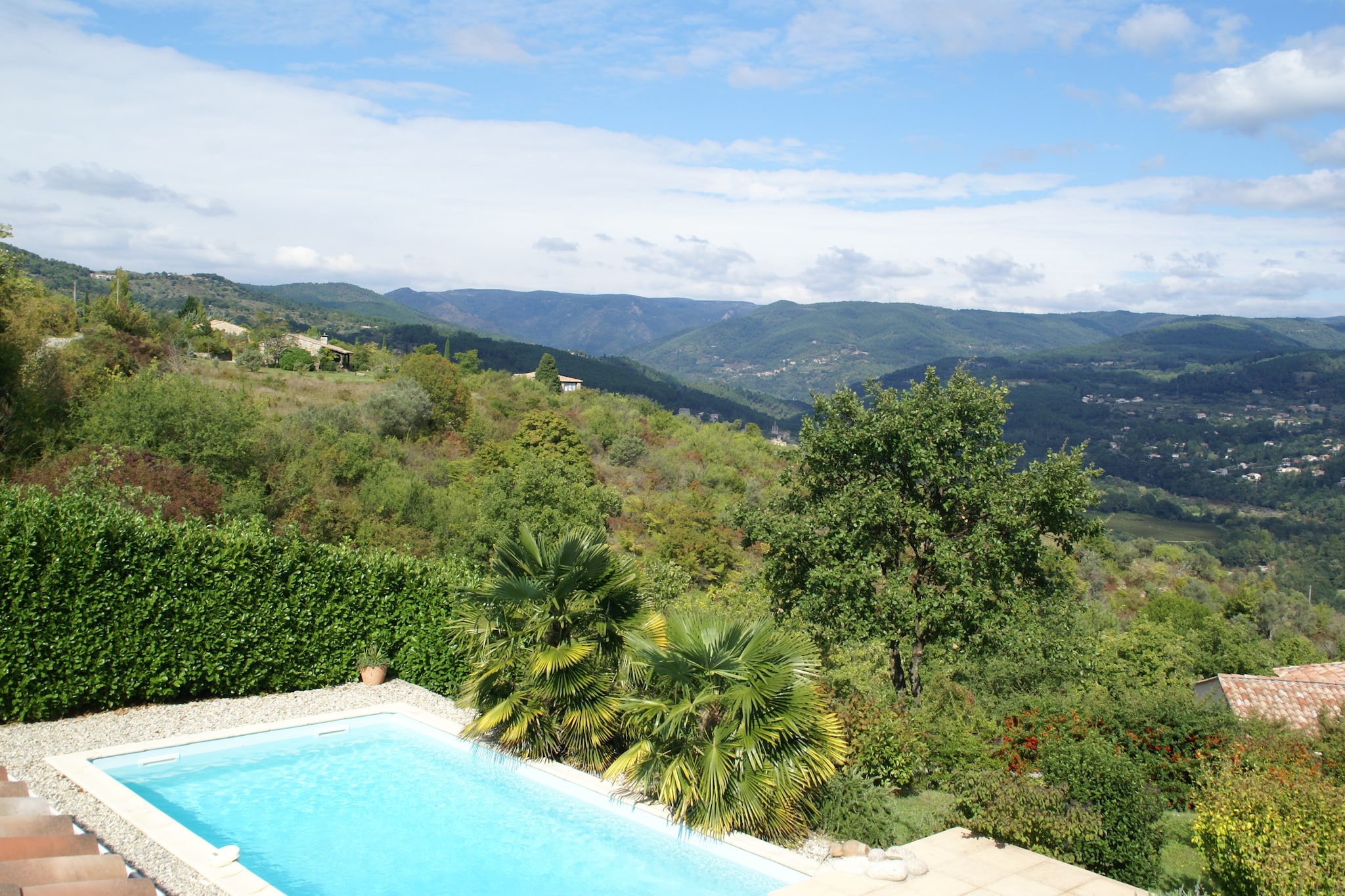 Villa - LES VANS-Uitzicht zomer